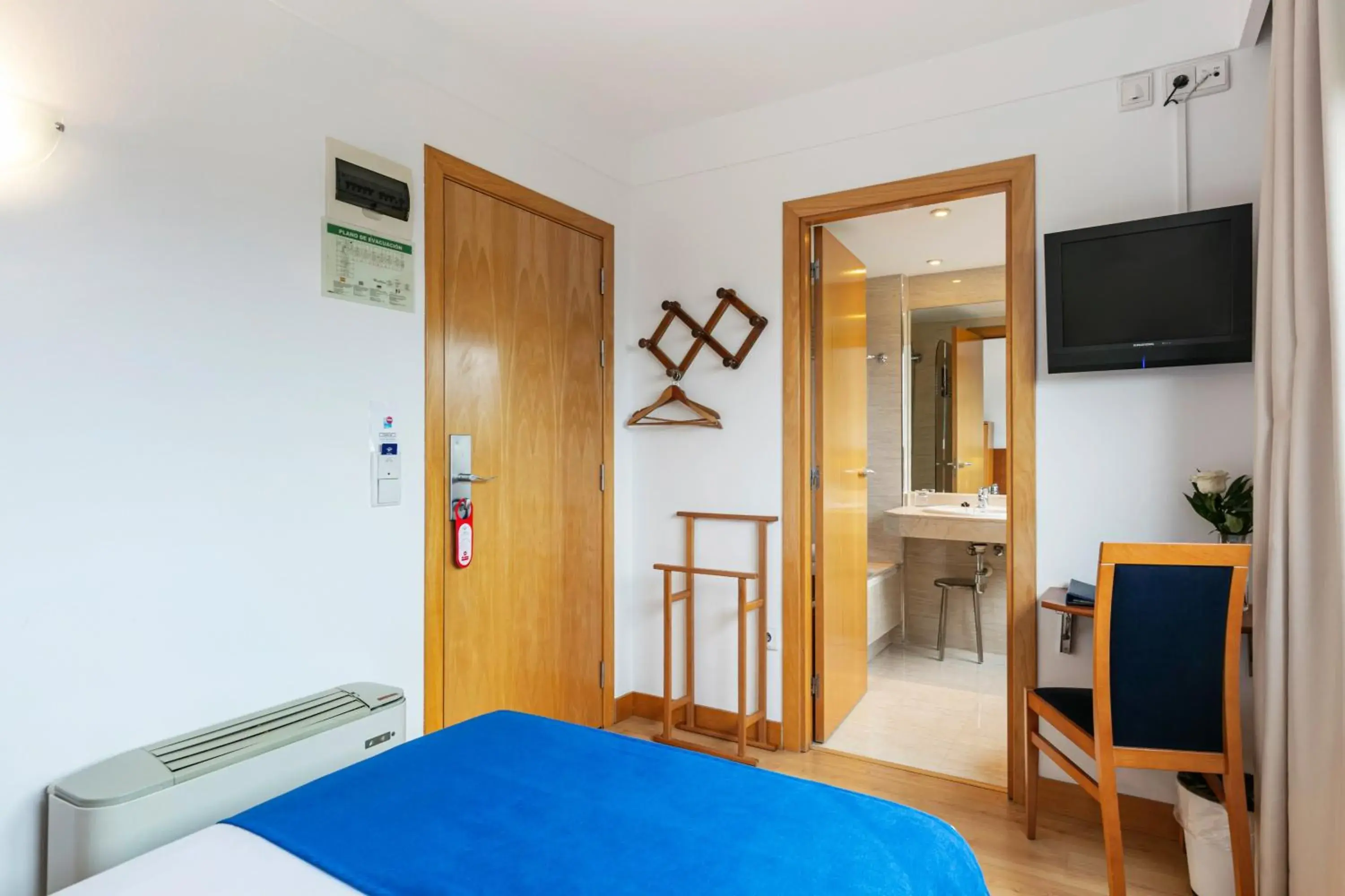 Photo of the whole room, Bed in Sercotel de los Reyes Photo of the whole room, Bed in Sercotel de los Reyes