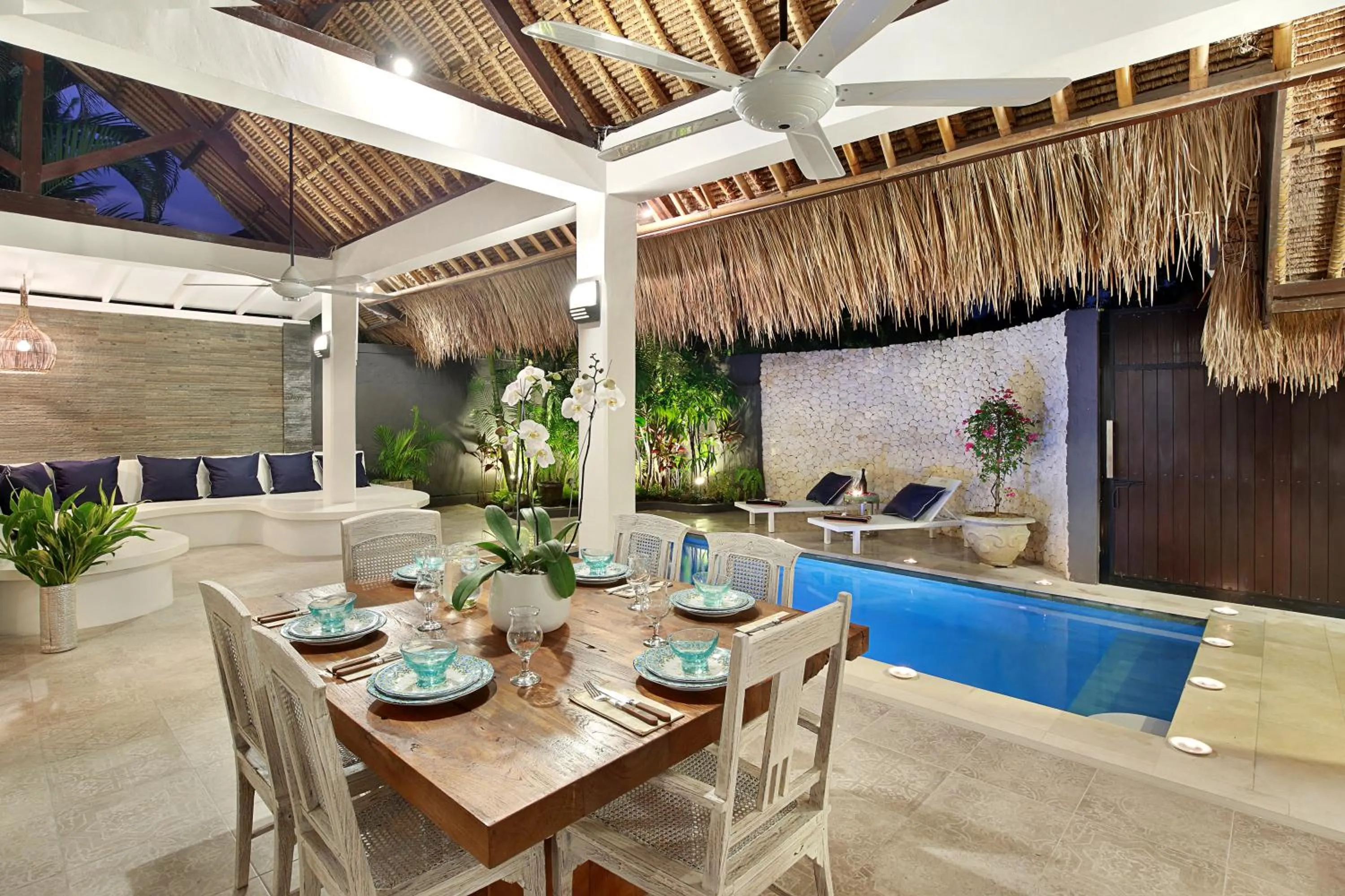 Dining area in Villa Elleo