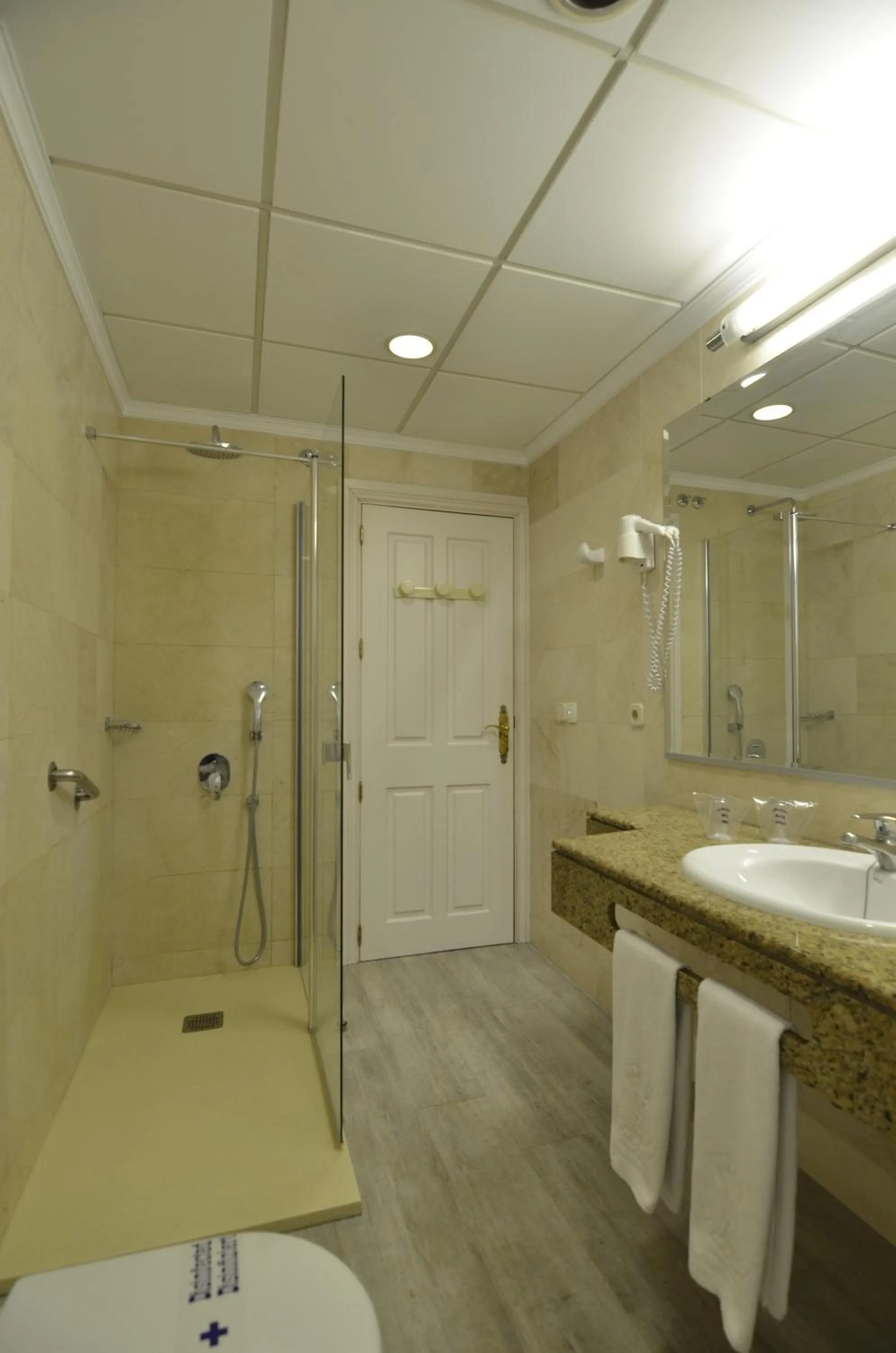 Shower in Hotel Don Curro