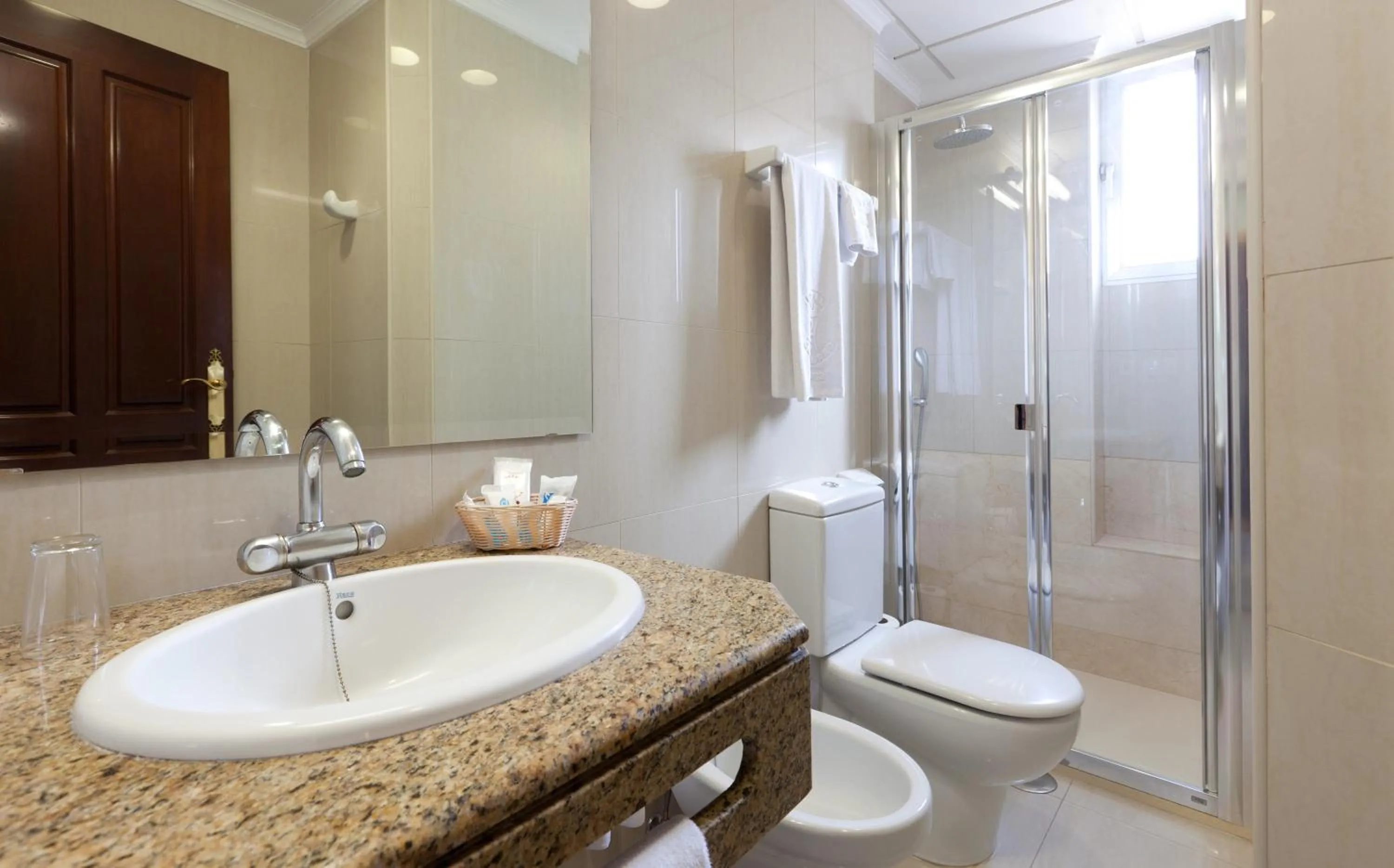 Bathroom in Hotel Don Curro