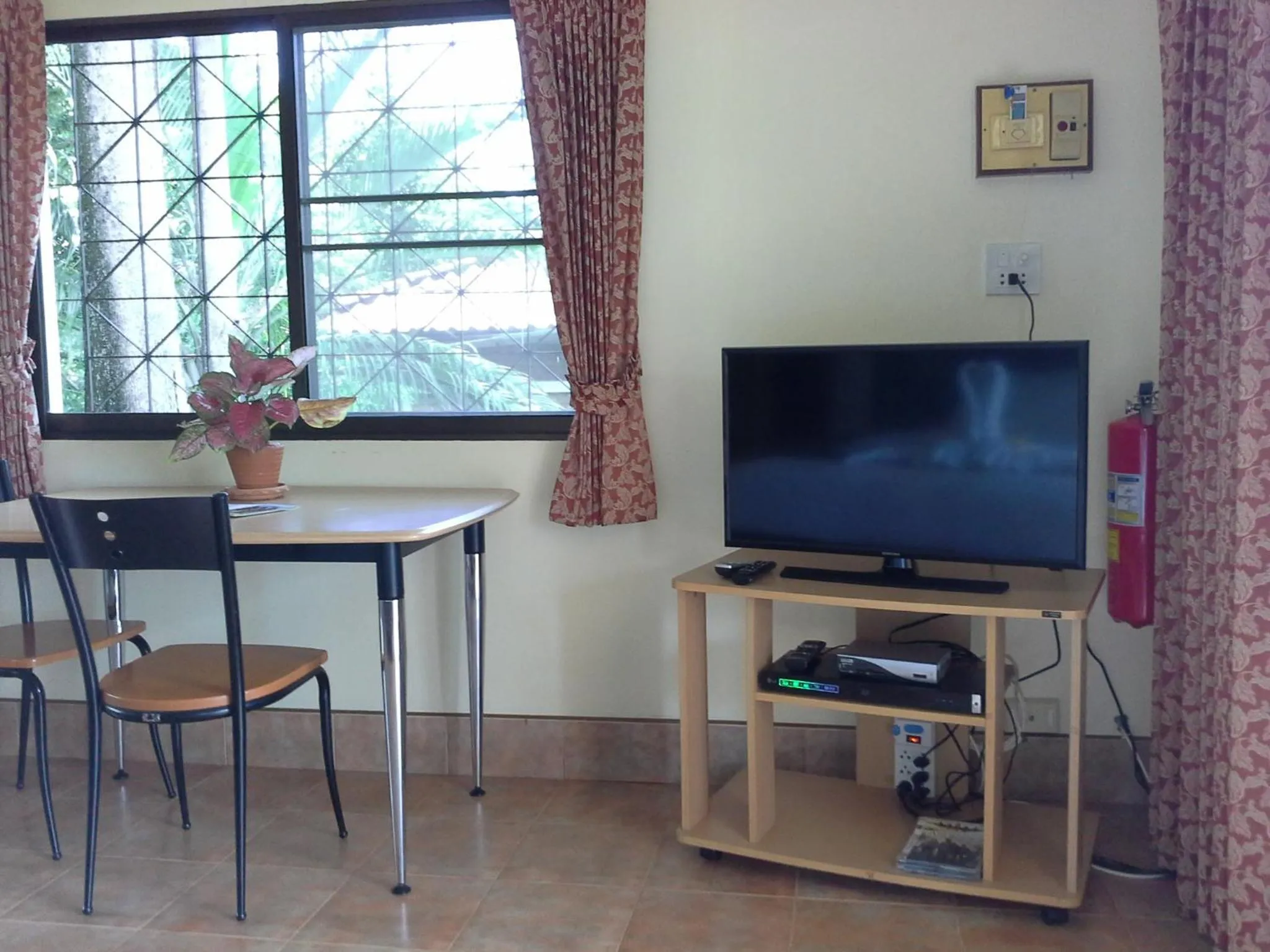 TV and multimedia in Freedom Estate sea view Apartments