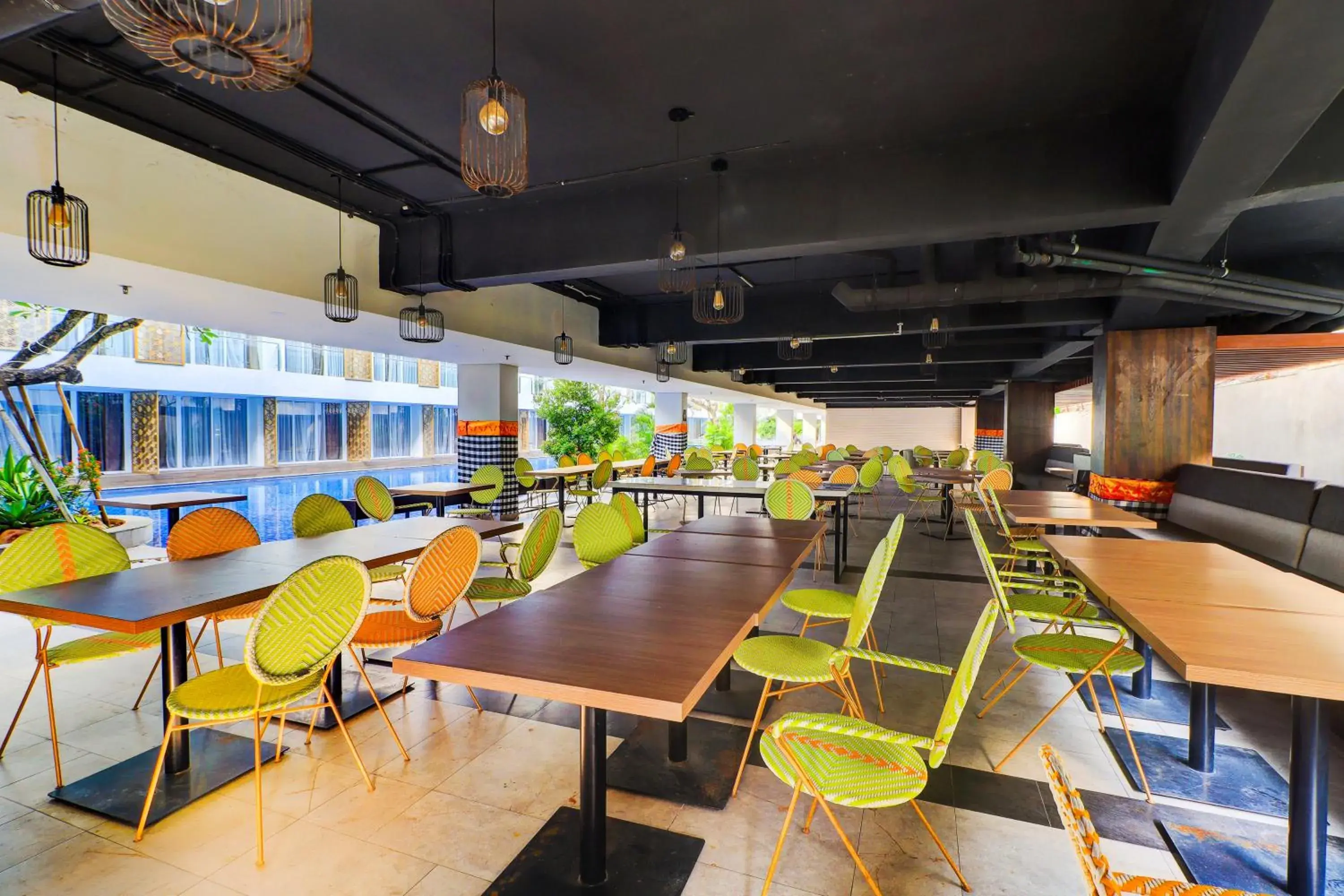 Restaurant/places to eat in Sunday Hotel Arshika Sunset Road Restaurant/places to eat in Sunday Hotel Arshika Sunset Road