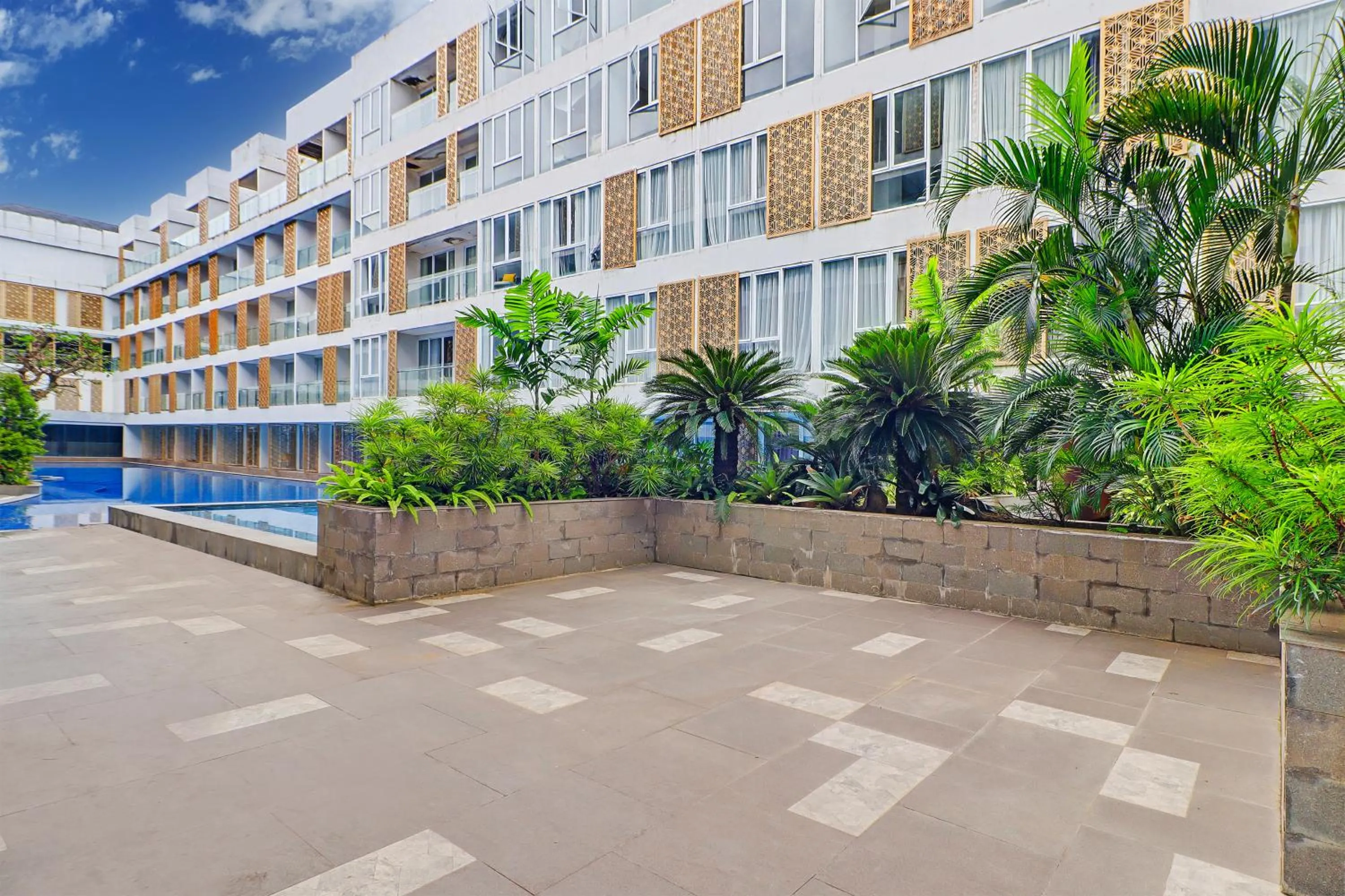 Facade/entrance in Sunday Hotel Arshika Sunset Road