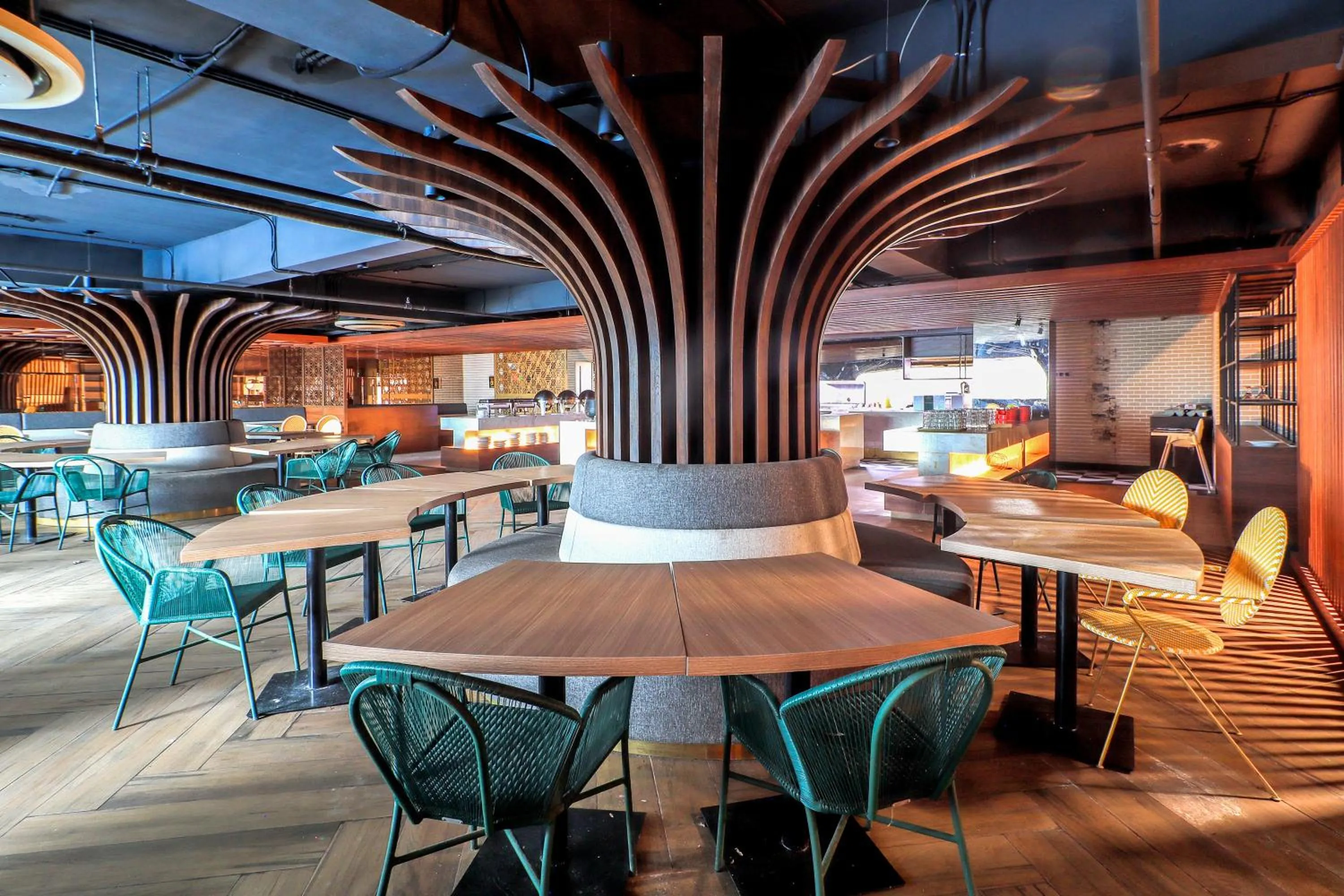 Restaurant/places to eat in Sunday Hotel Arshika Sunset Road