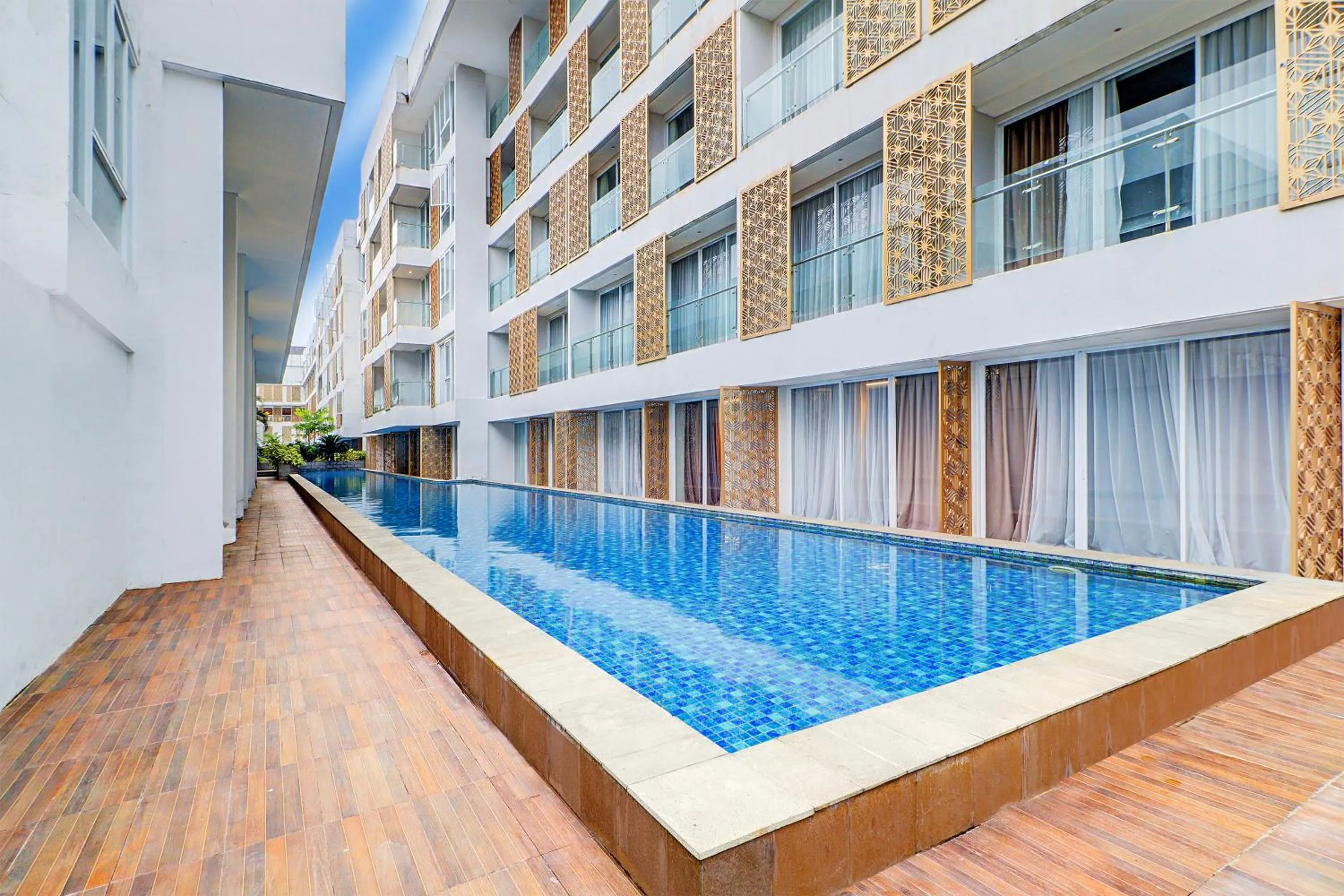 Swimming pool in Sunday Hotel Arshika Sunset Road