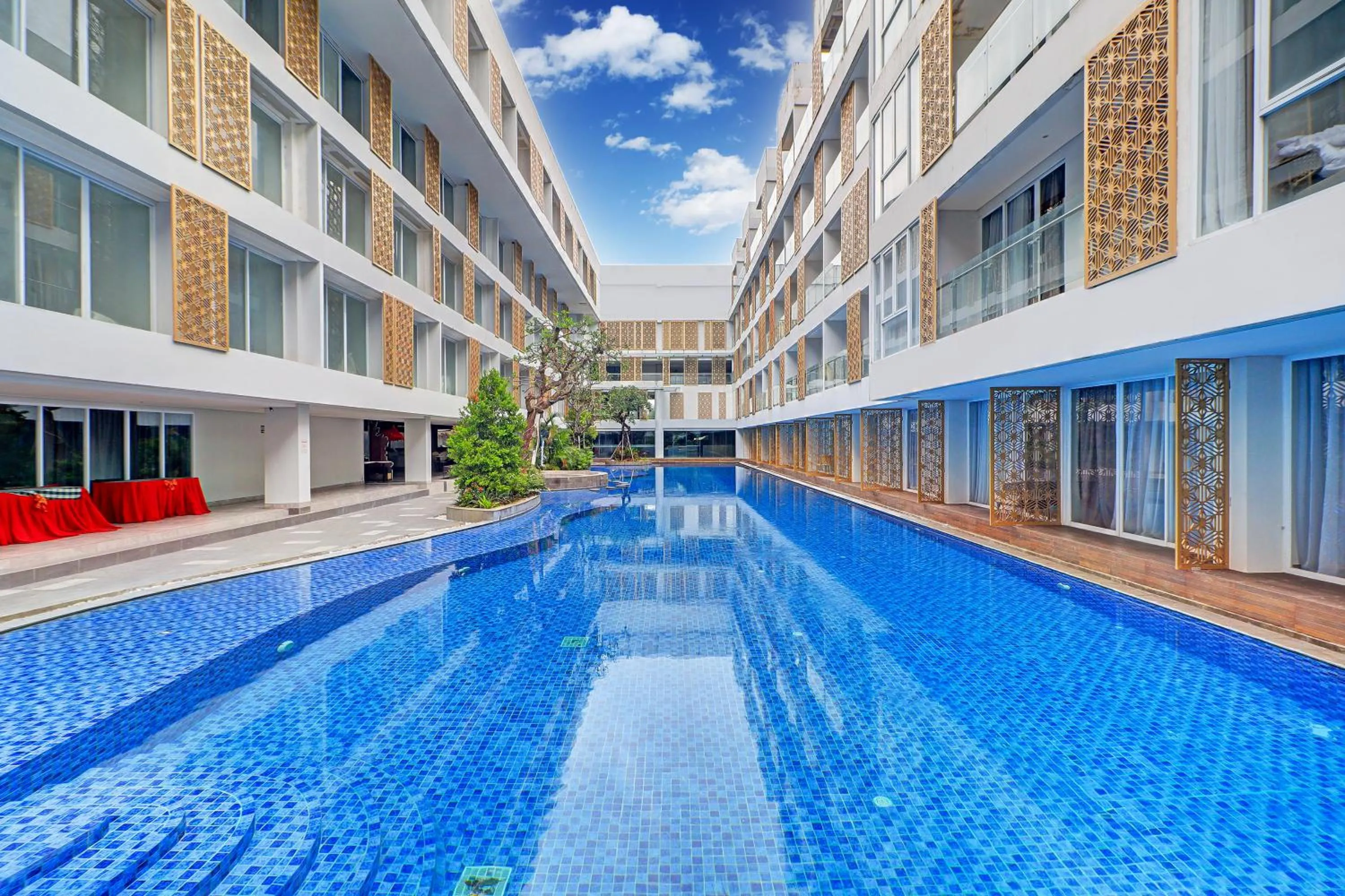 Swimming pool in Sunday Hotel Arshika Sunset Road