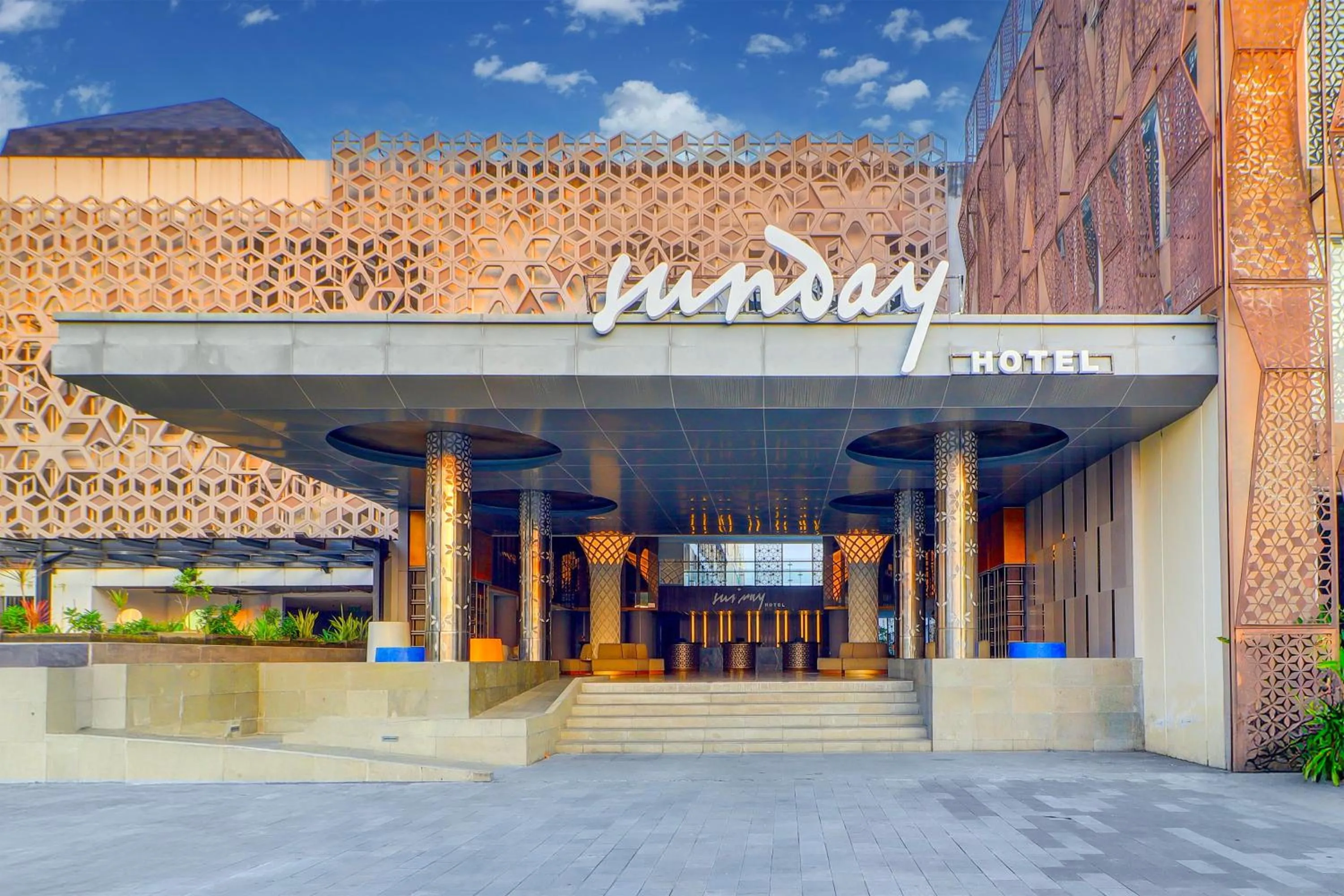 Facade/entrance in Sunday Hotel Arshika Sunset Road