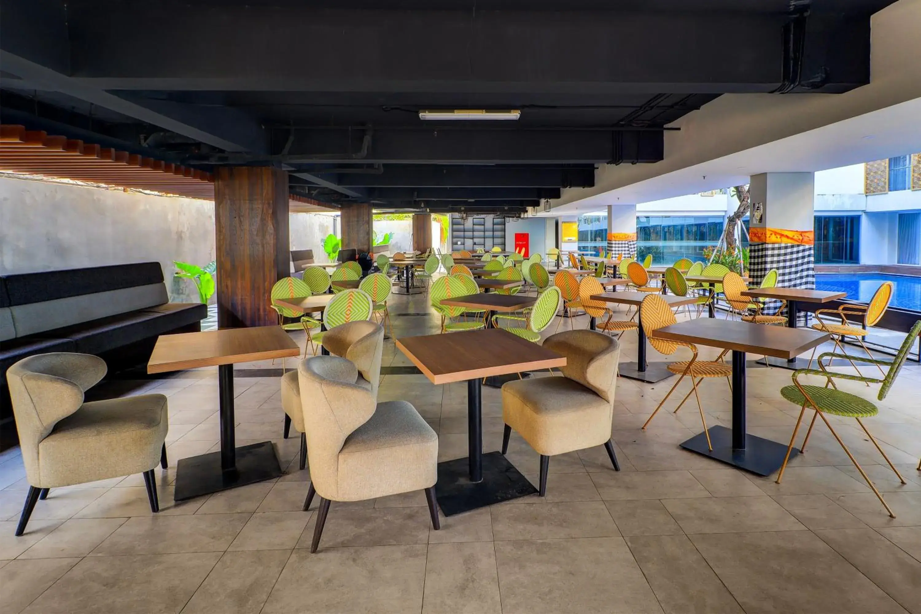 Restaurant/places to eat in Sunday Hotel Arshika Sunset Road Restaurant/places to eat in Sunday Hotel Arshika Sunset Road