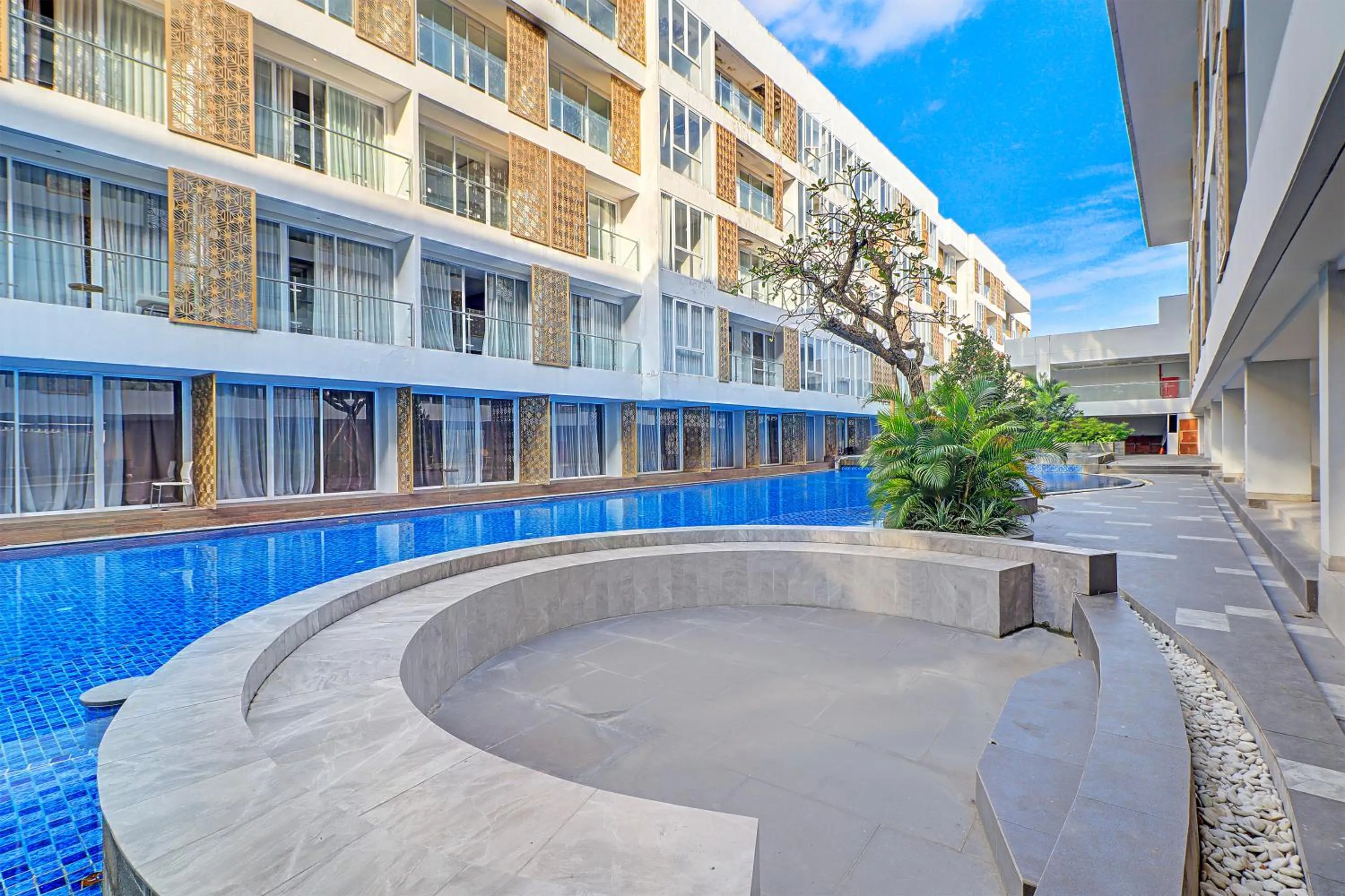 Swimming pool in Sunday Hotel Arshika Sunset Road