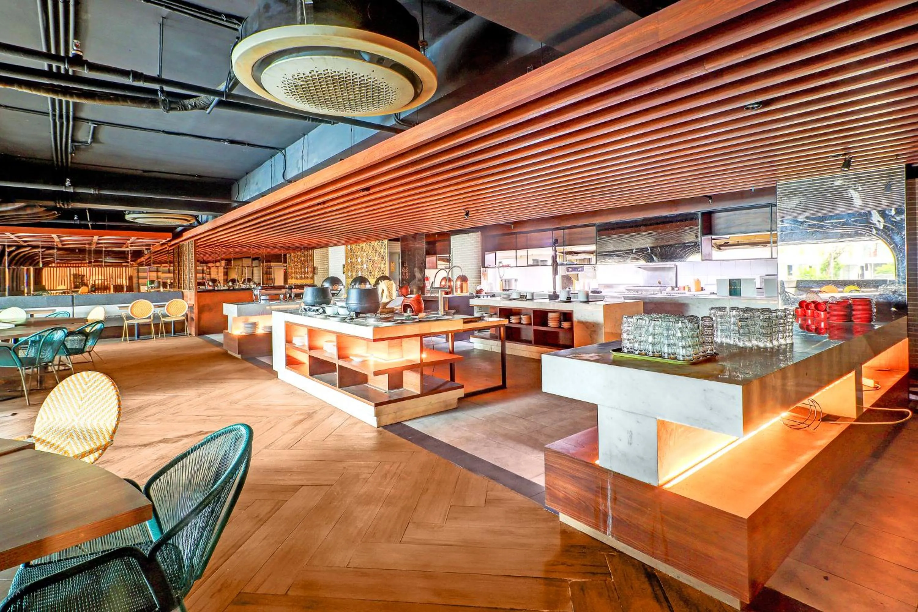 Restaurant/places to eat in Sunday Hotel Arshika Sunset Road