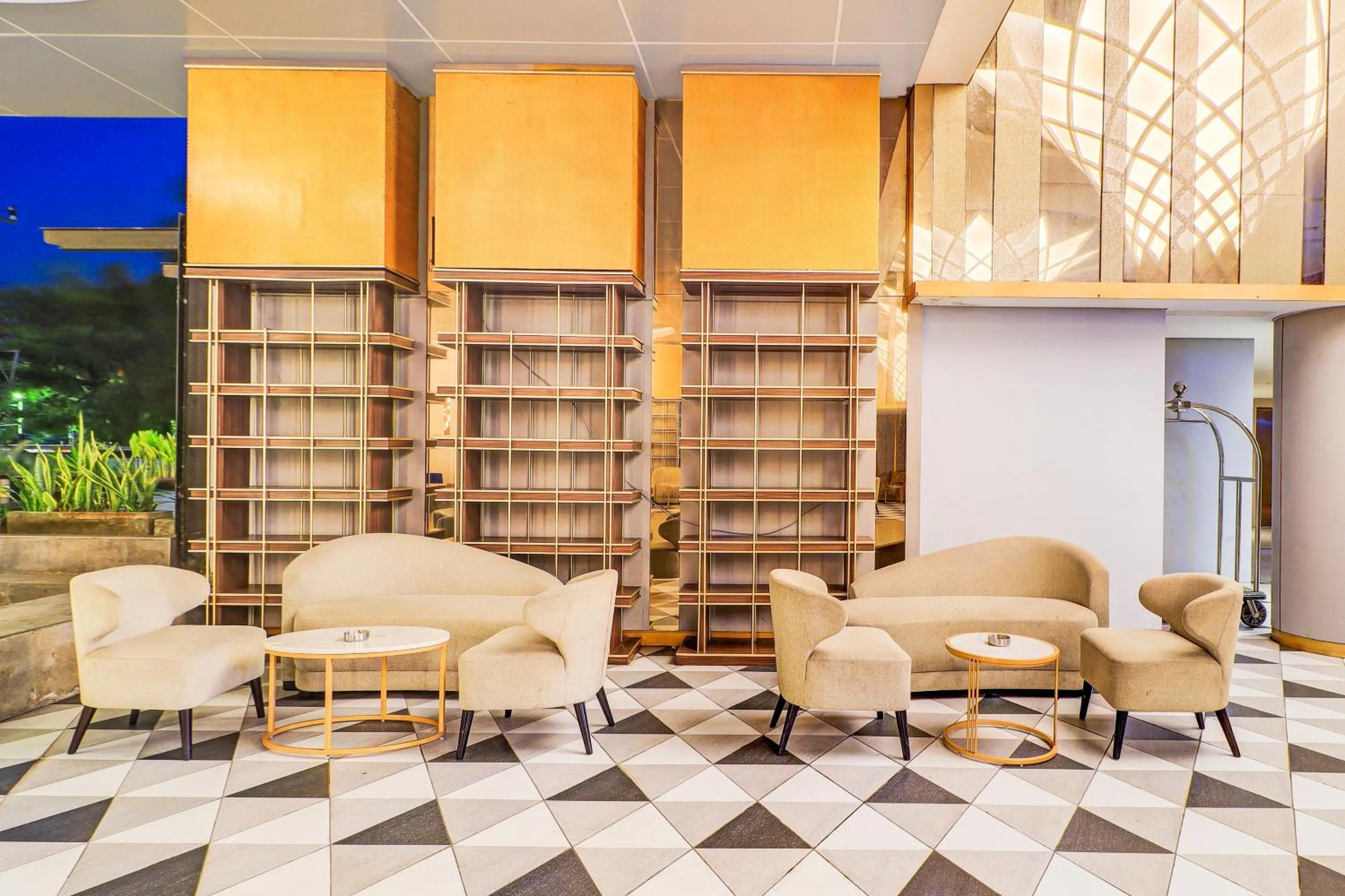 Seating area in Sunday Hotel Arshika Sunset Road