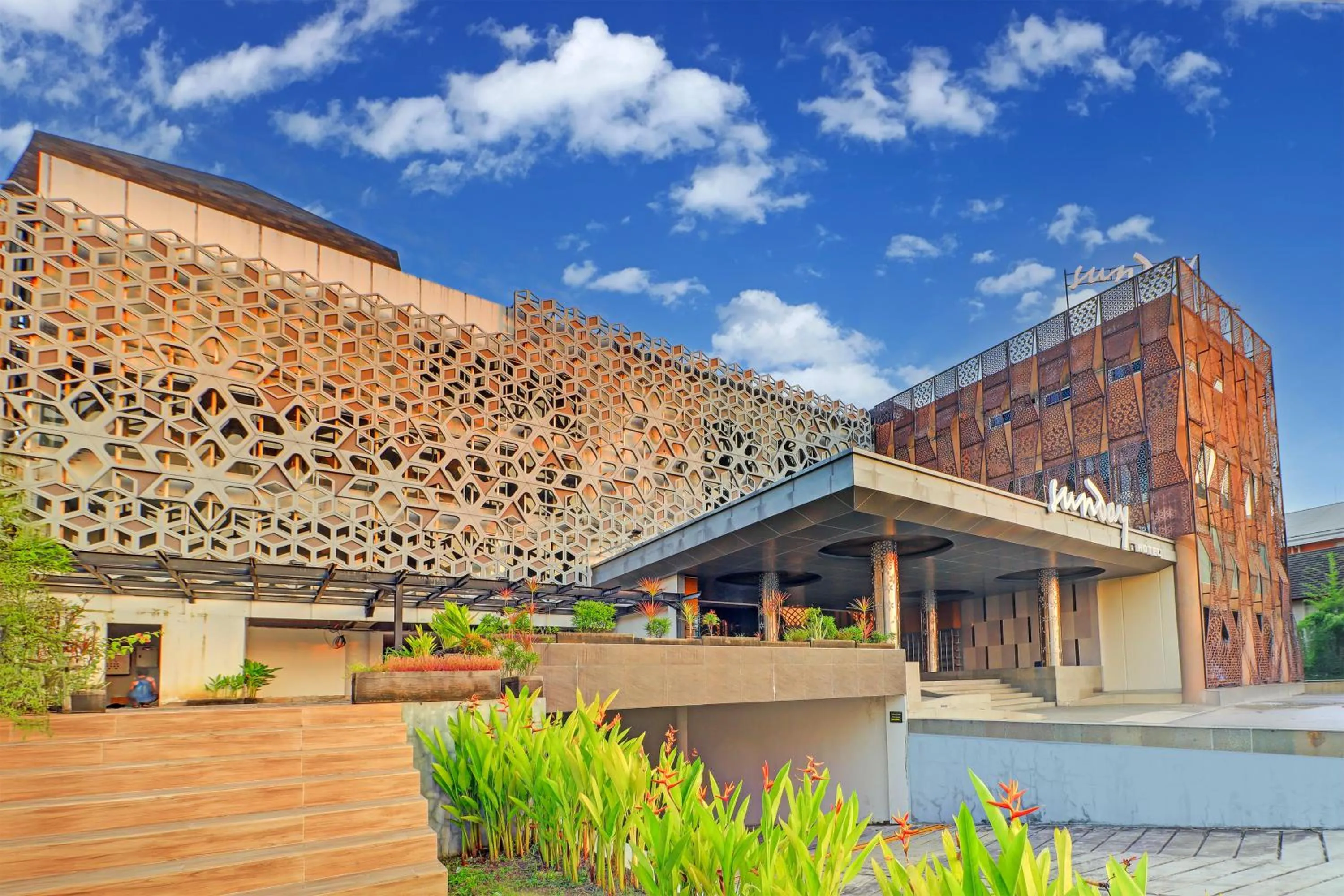 Facade/entrance in Sunday Hotel Arshika Sunset Road
