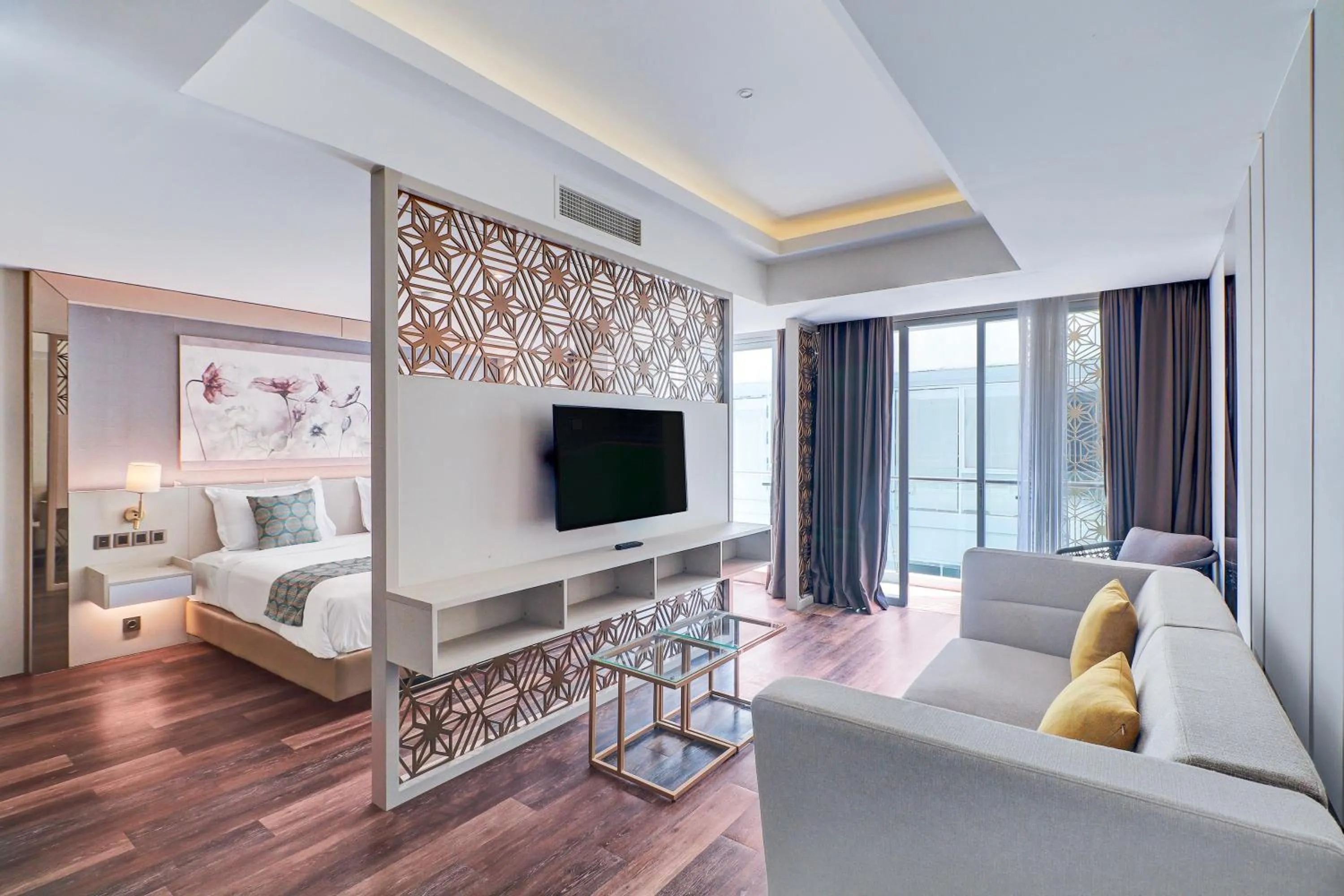 TV and multimedia, Bed in Sunday Hotel Arshika Sunset Road