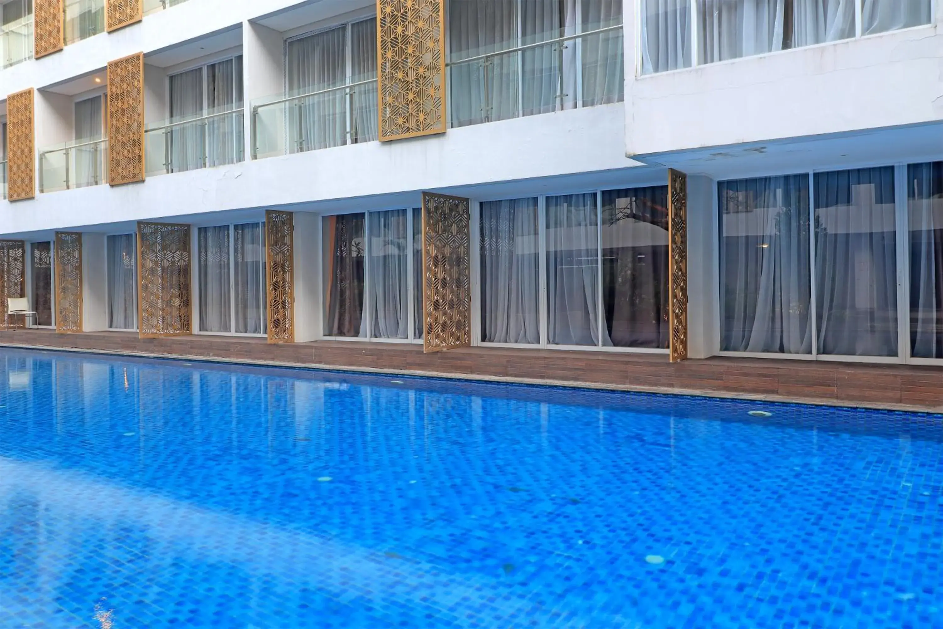 Swimming pool in Sunday Hotel Arshika Sunset Road Swimming pool in Sunday Hotel Arshika Sunset Road