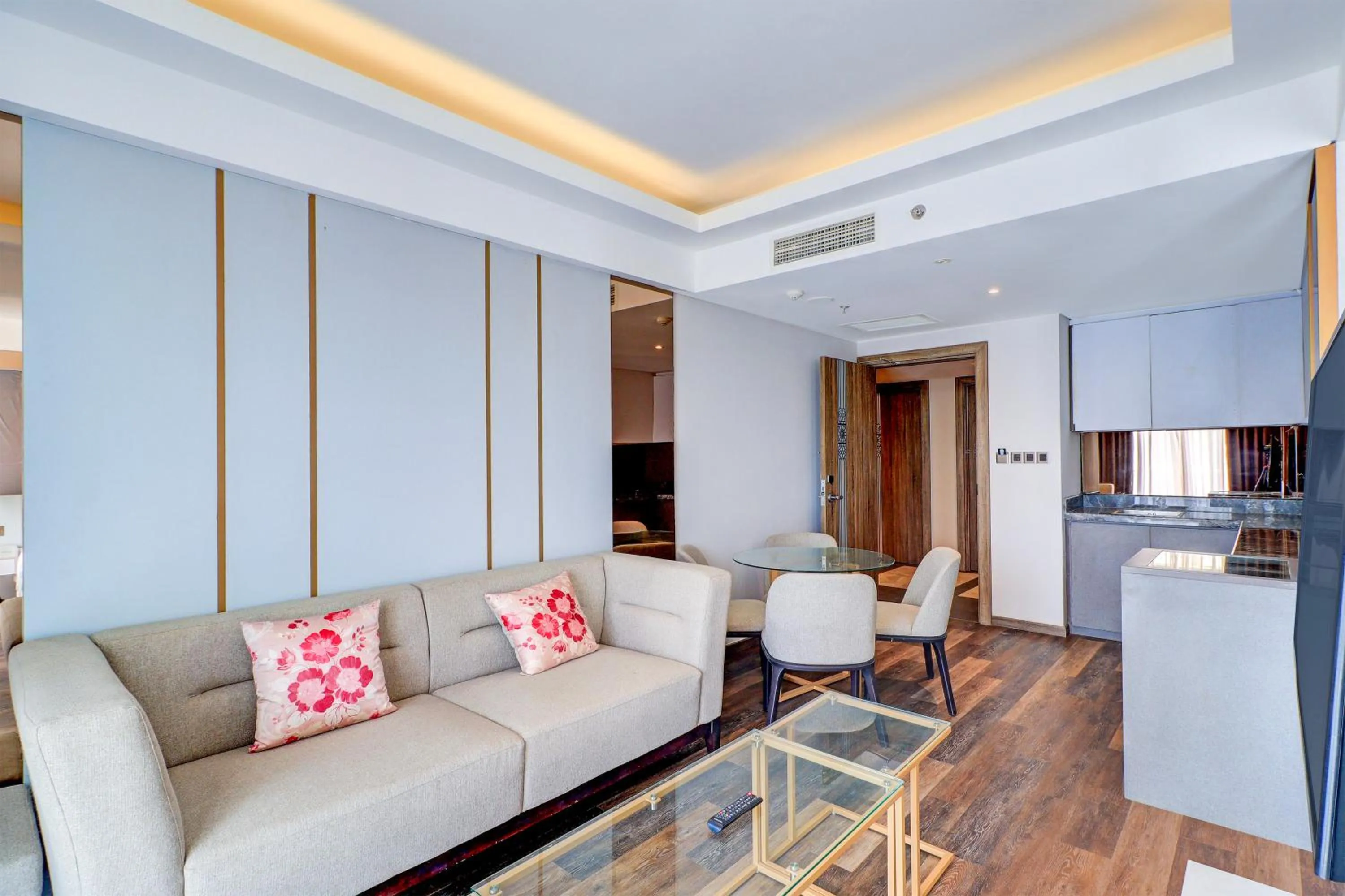 Seating area in Sunday Hotel Arshika Sunset Road