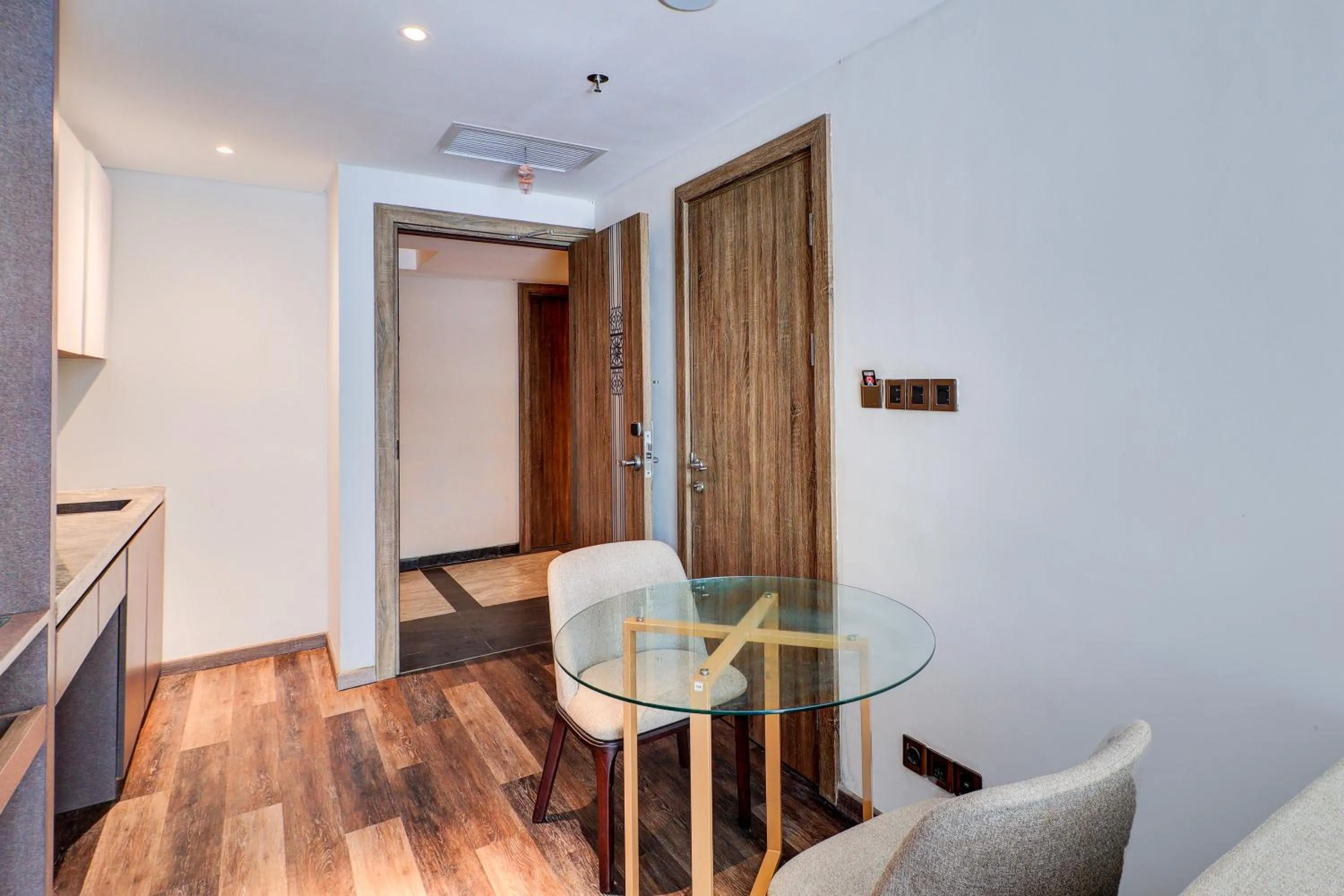 Dining area in Sunday Hotel Arshika Sunset Road