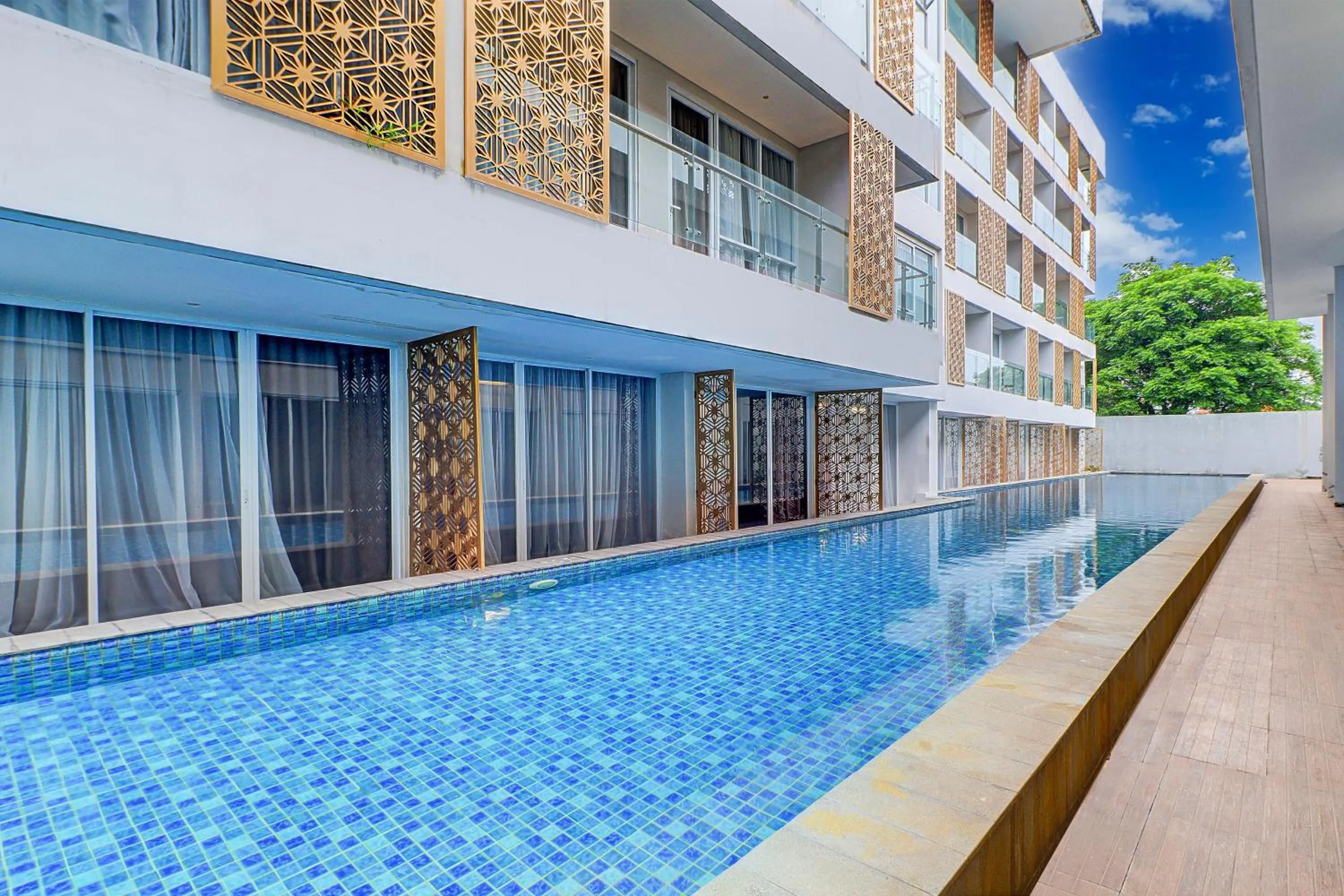 Swimming pool in Sunday Hotel Arshika Sunset Road