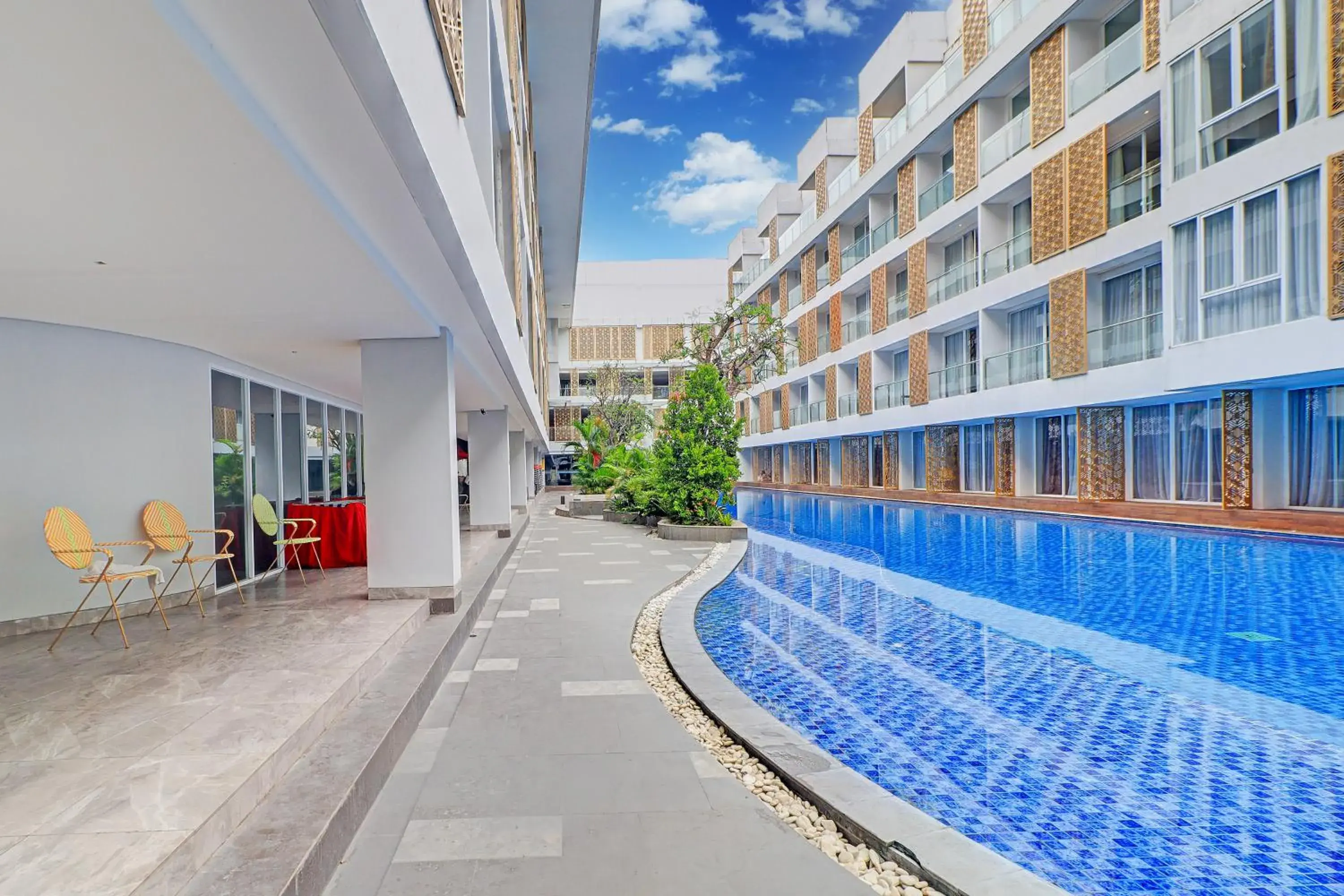 Swimming pool in Sunday Hotel Arshika Sunset Road Swimming pool in Sunday Hotel Arshika Sunset Road