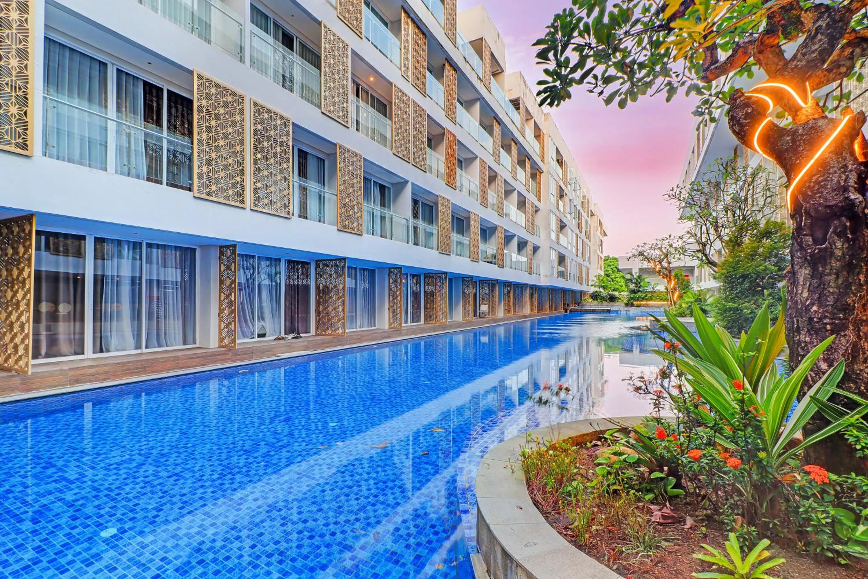 Swimming pool in Sunday Hotel Arshika Sunset Road