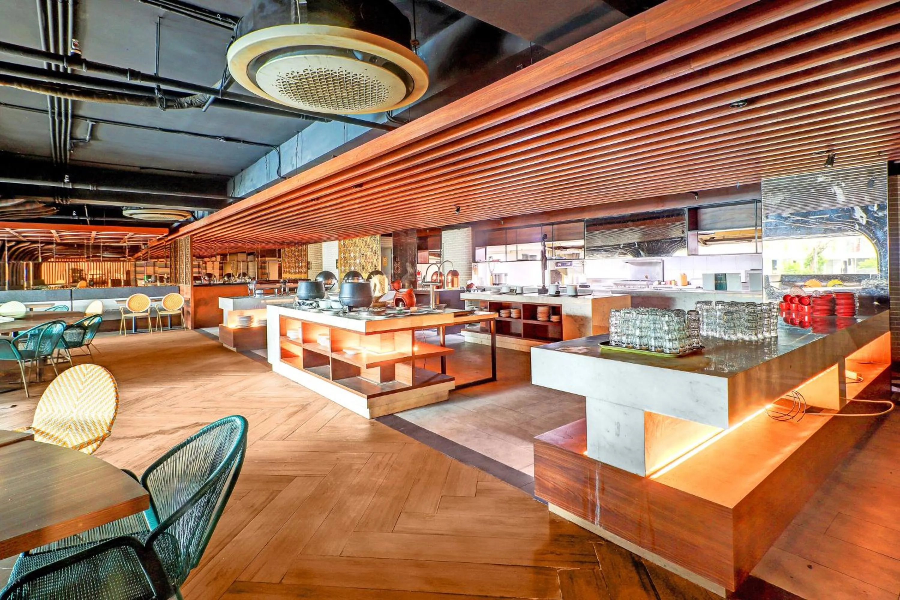 Restaurant/places to eat in Sunday Hotel Arshika Sunset Road