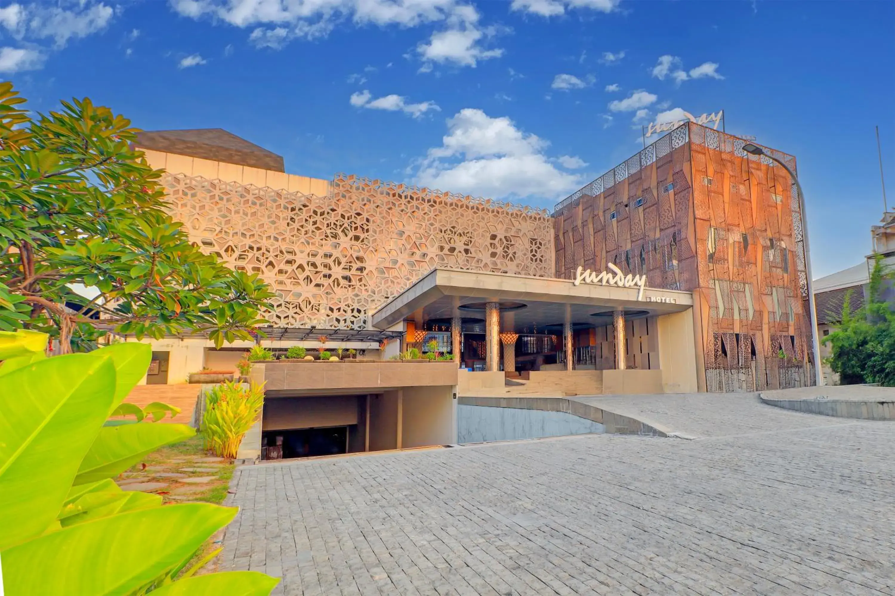 Facade/entrance in Sunday Hotel Arshika Sunset Road Facade/entrance in Sunday Hotel Arshika Sunset Road