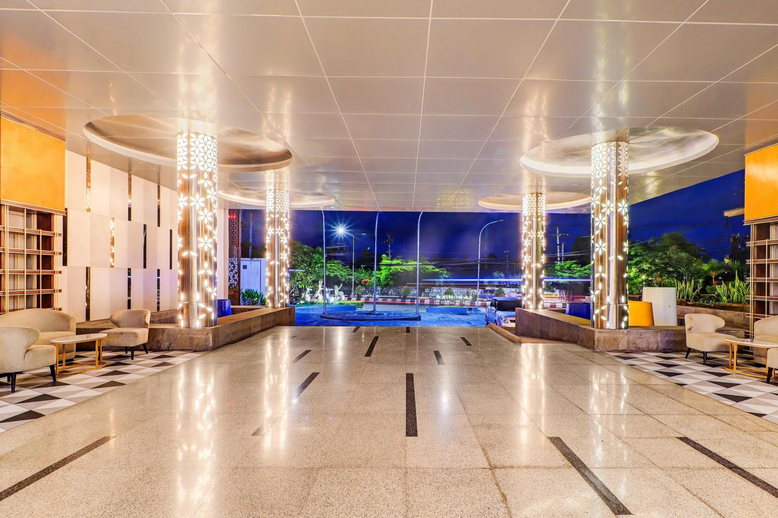 Lobby or reception in Sunday Hotel Arshika Sunset Road