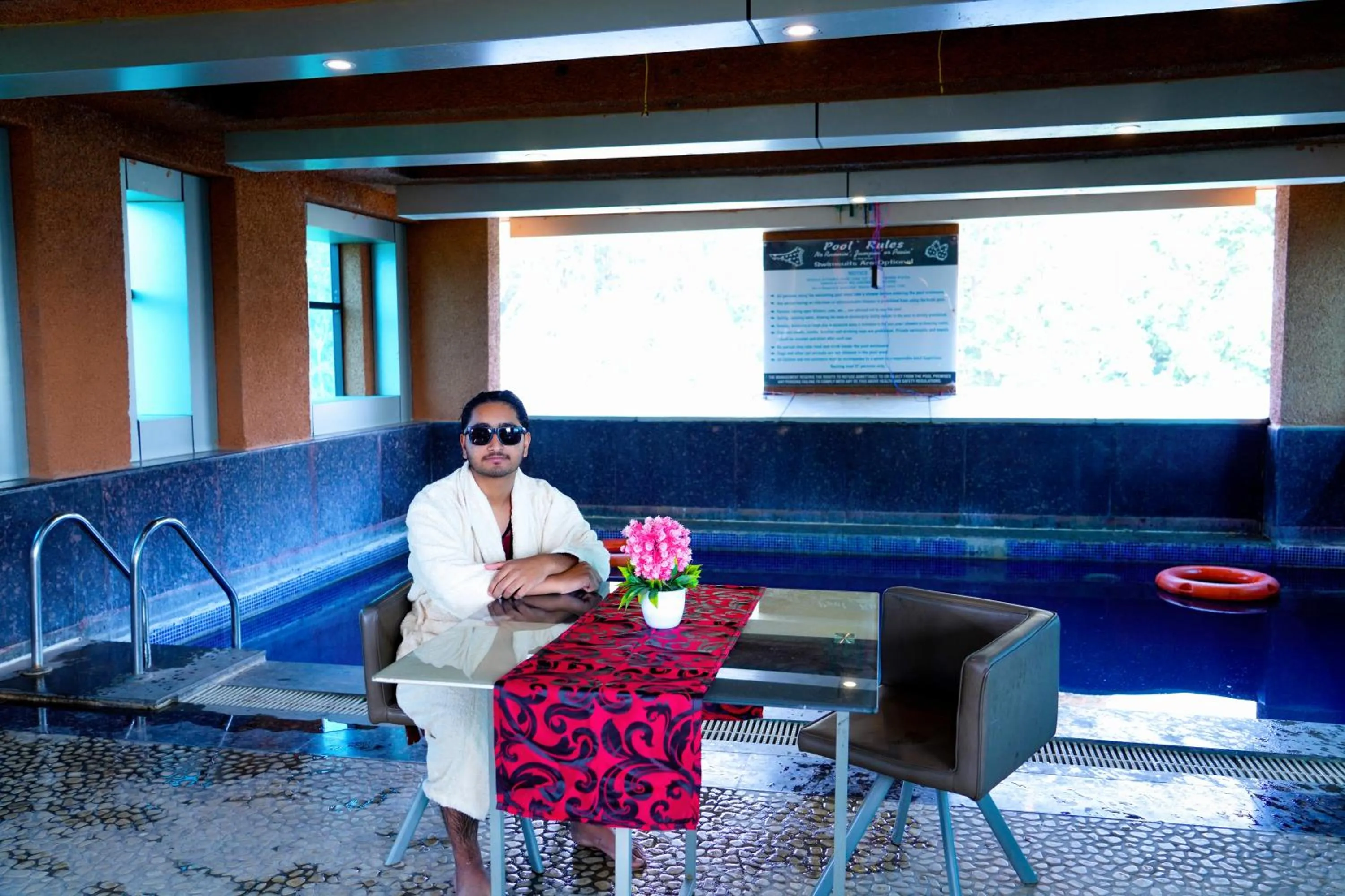 Hotel Tigers Roare Thekkady