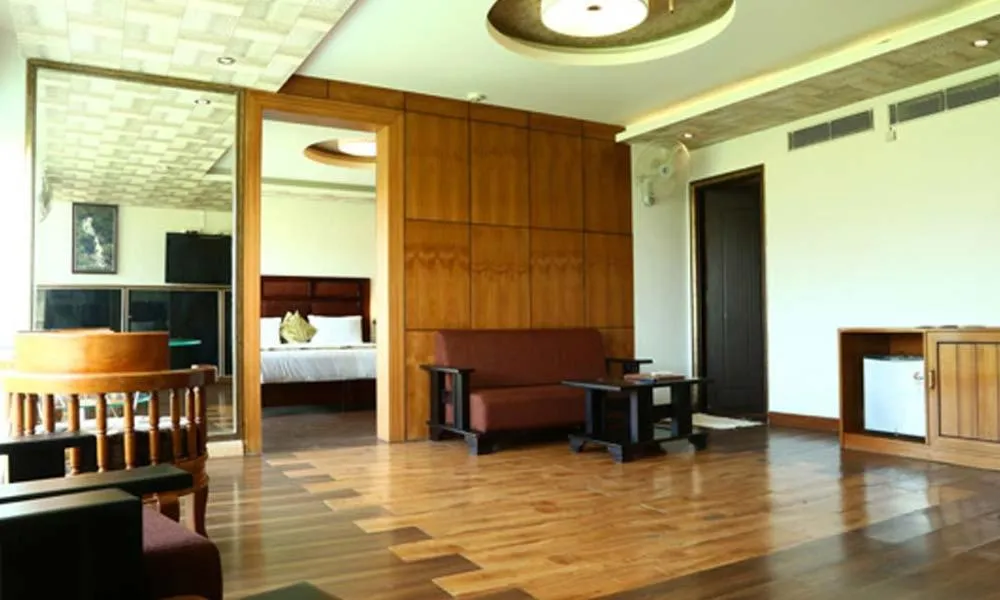 Bed in Hotel Tigers Roare Thekkady