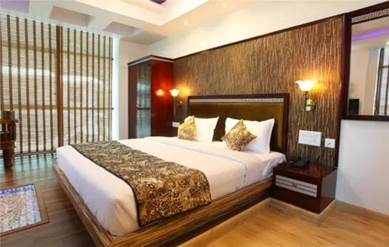 Bedroom, Bed in Hotel Tigers Roare Thekkady