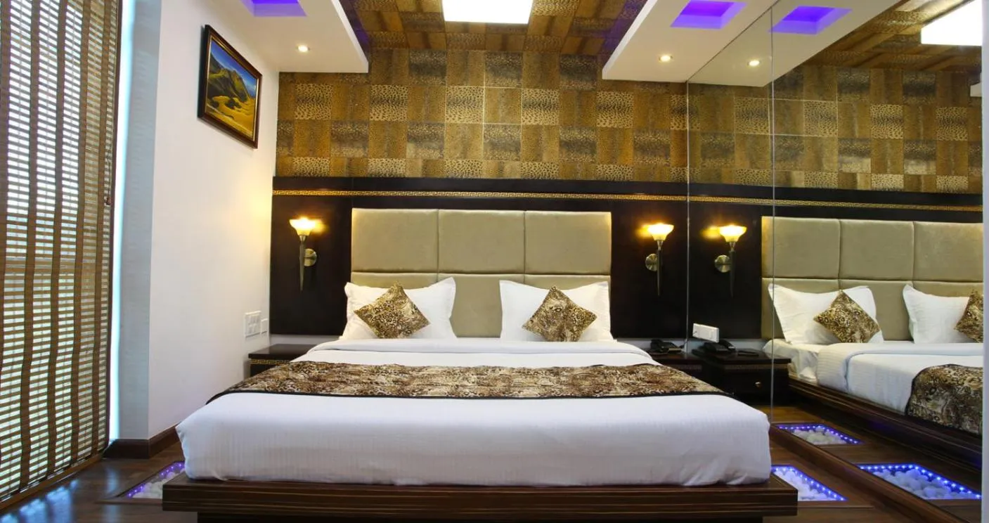 Bed in Hotel Tigers Roare Thekkady