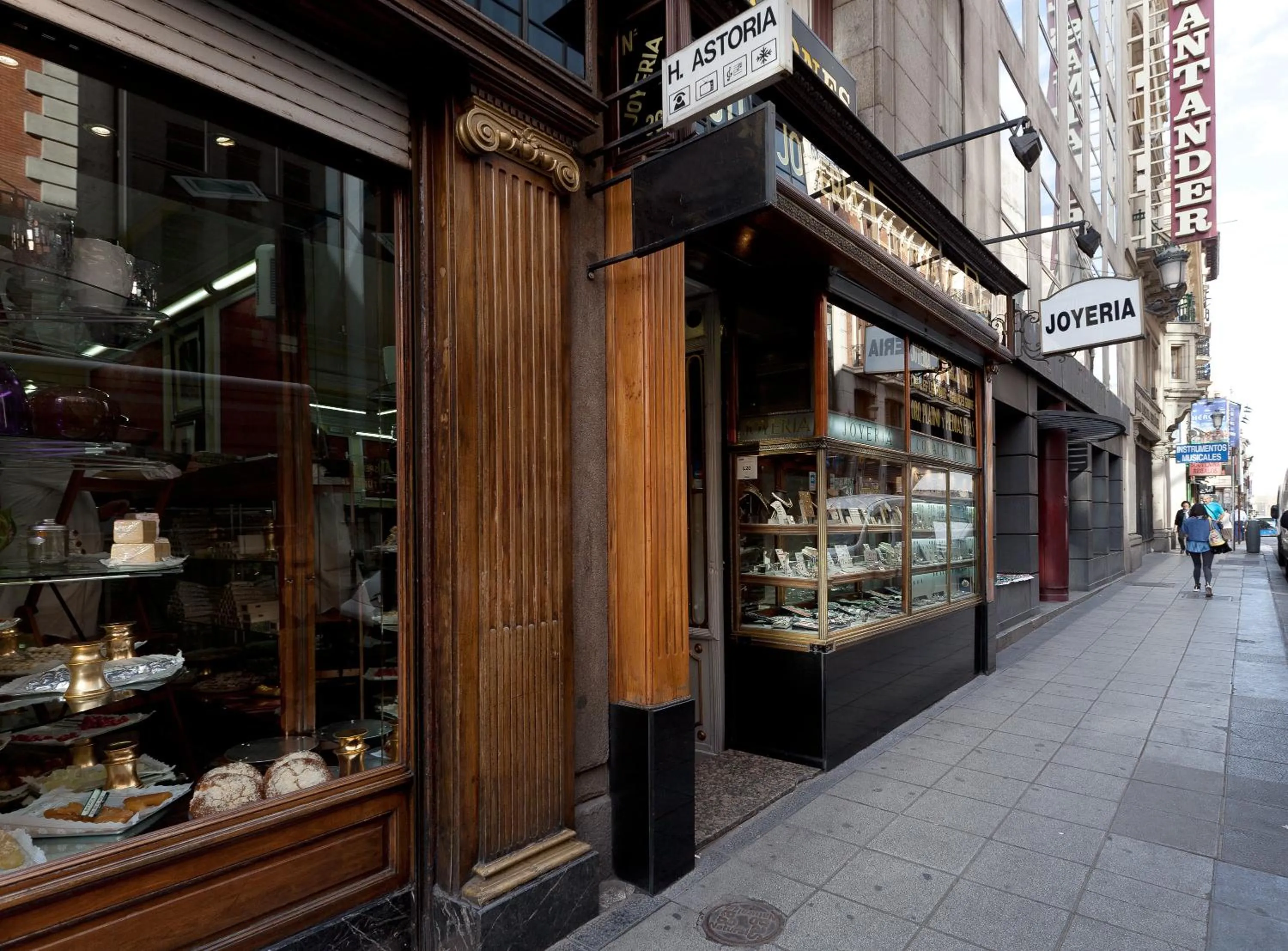 Facade/entrance in Hostal Astoria