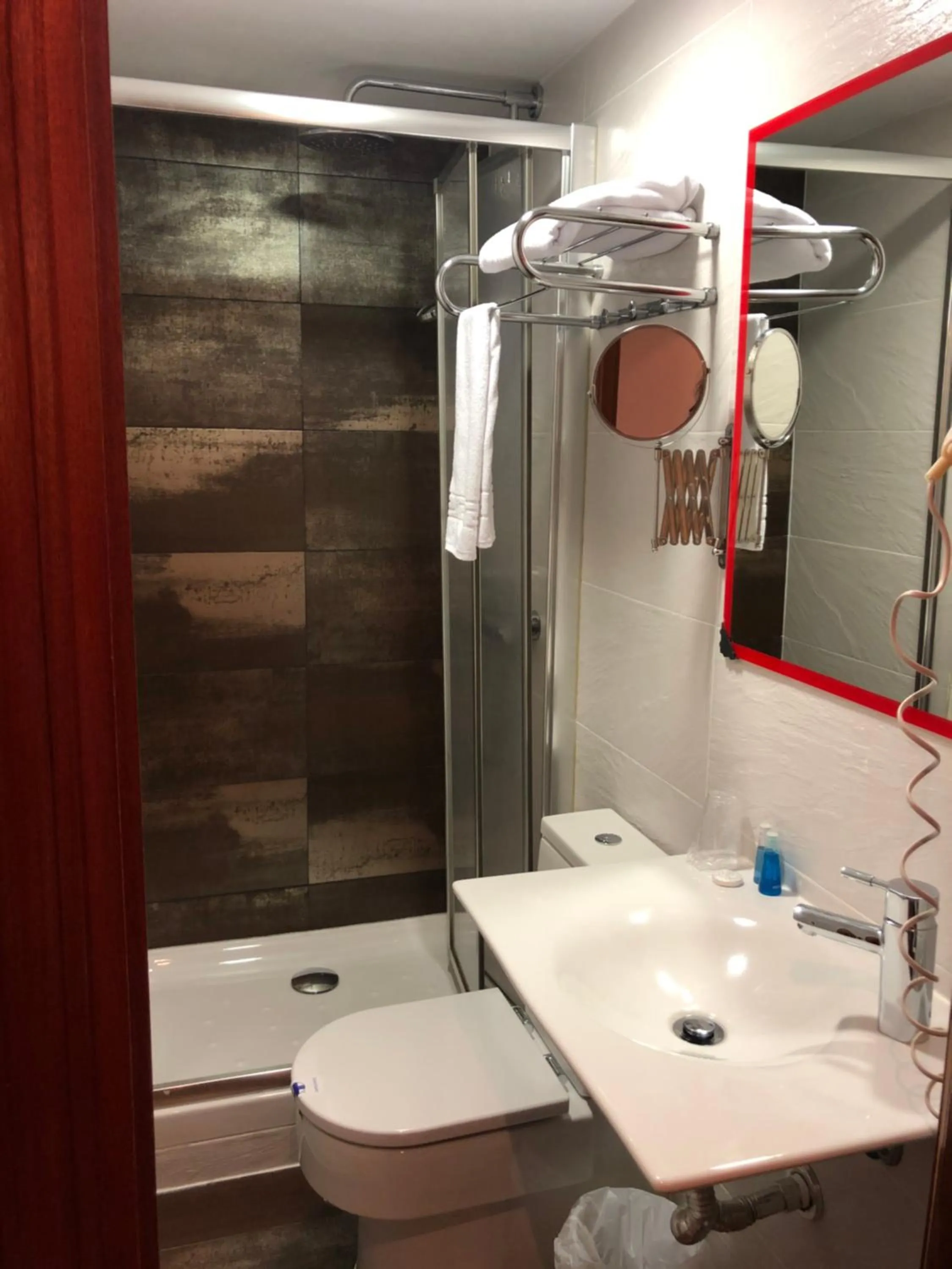 Photo of the whole room in Hostal Astoria