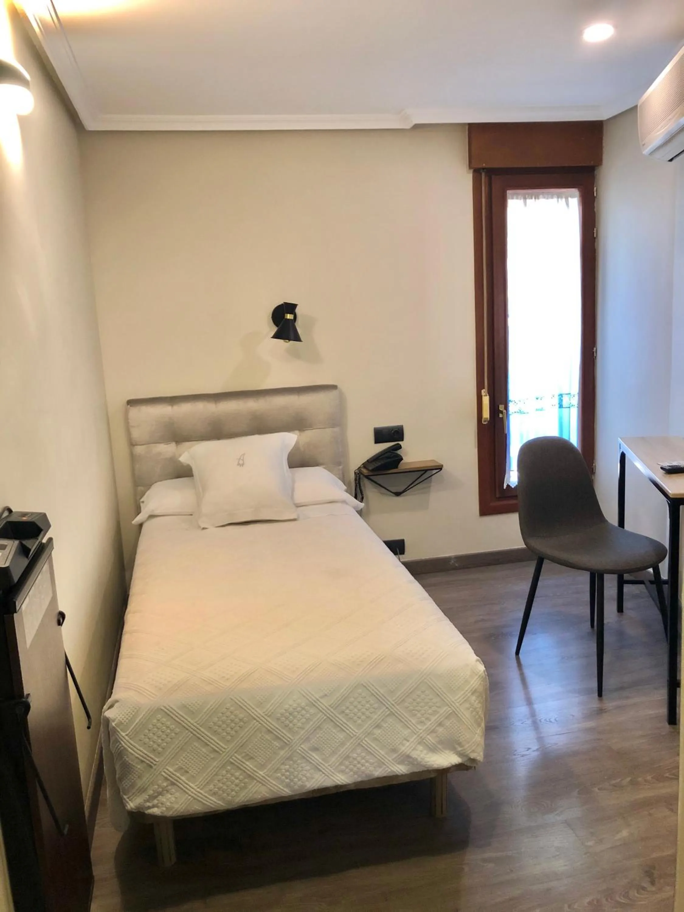 Photo of the whole room, Bed in Hostal Astoria