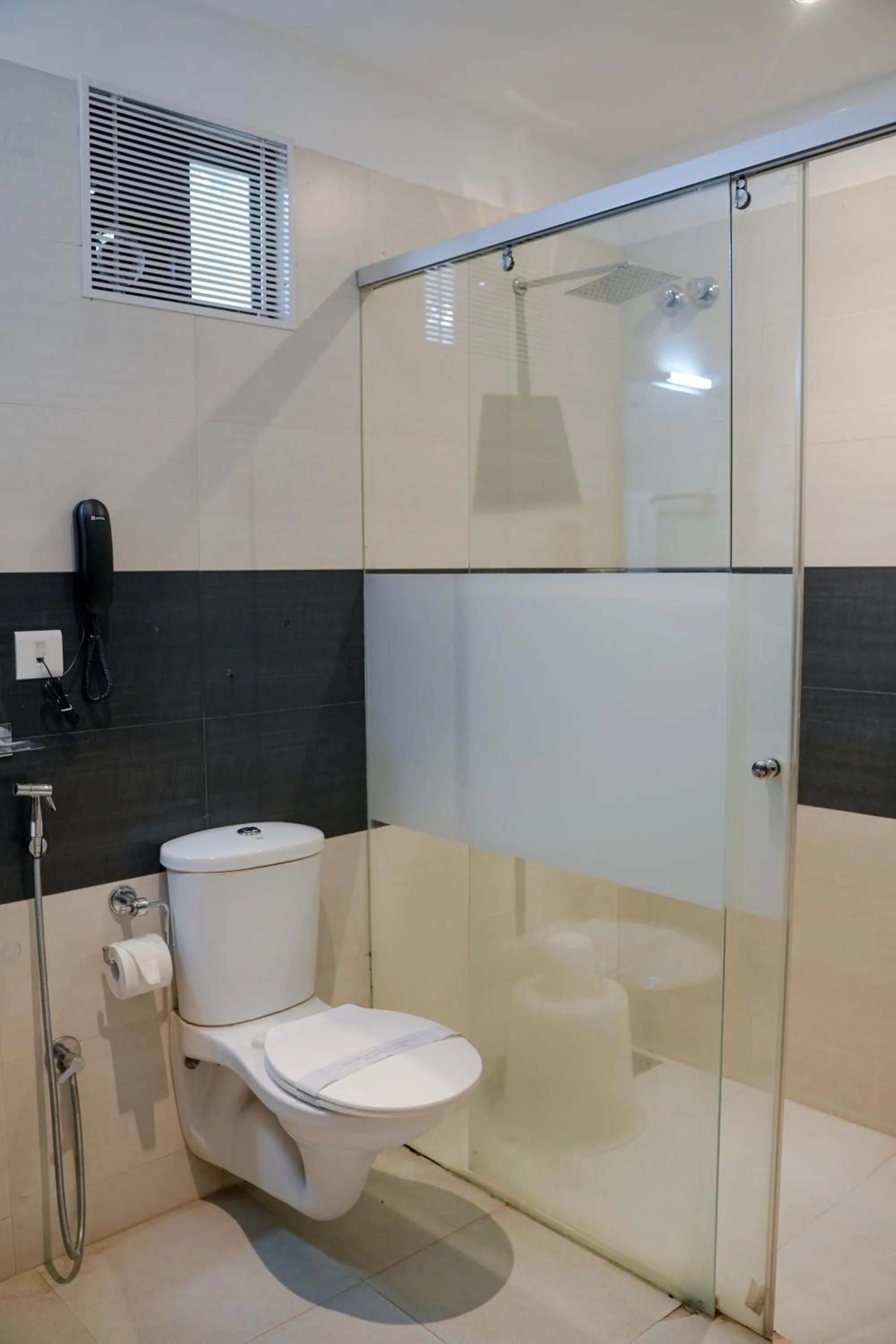 Bathroom in Hotel Palm shore