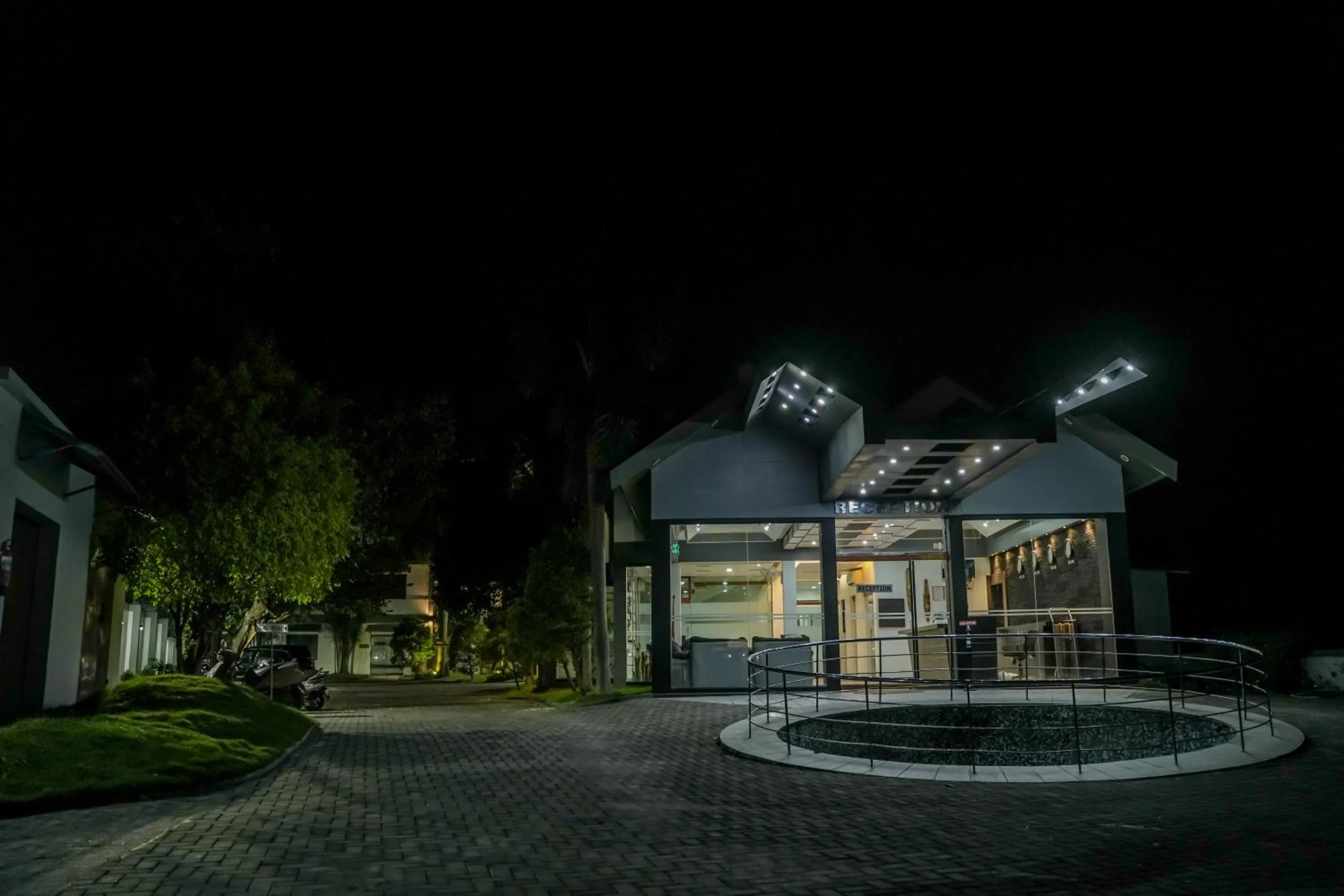 Property Building in Hotel Palm shore