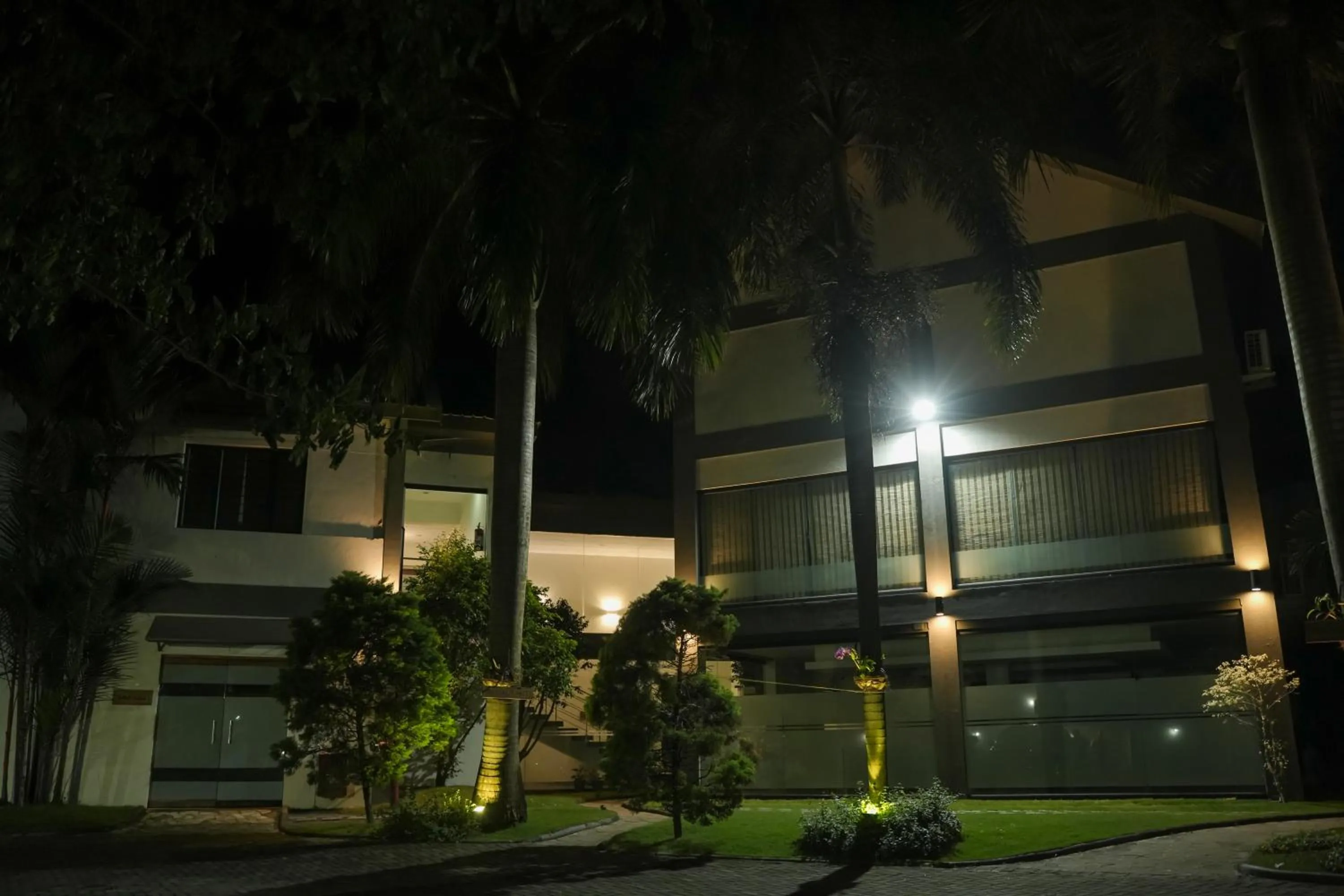 Property Building in Hotel Palm shore