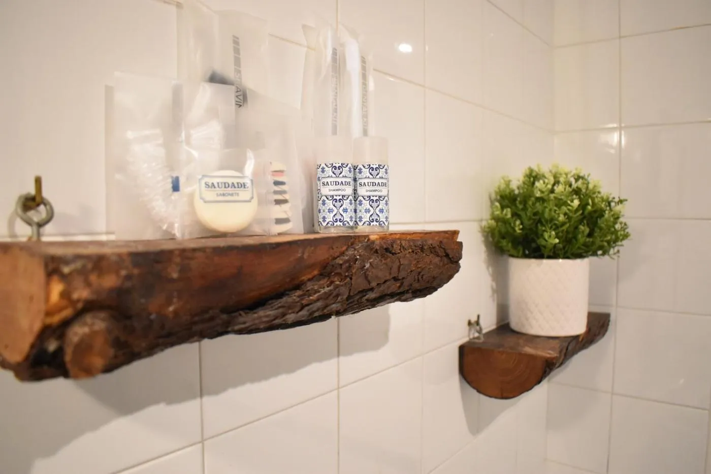 Shower in Hotel Humaina