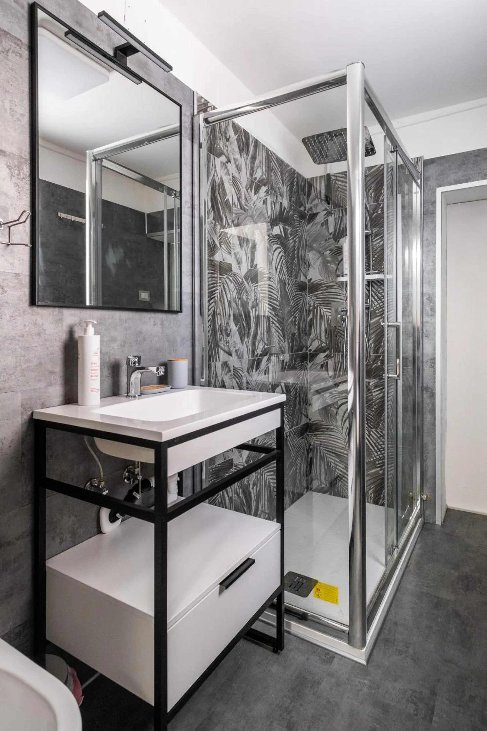 Bathroom in Il giardino segreto di Orfeo by Wonderful Italy