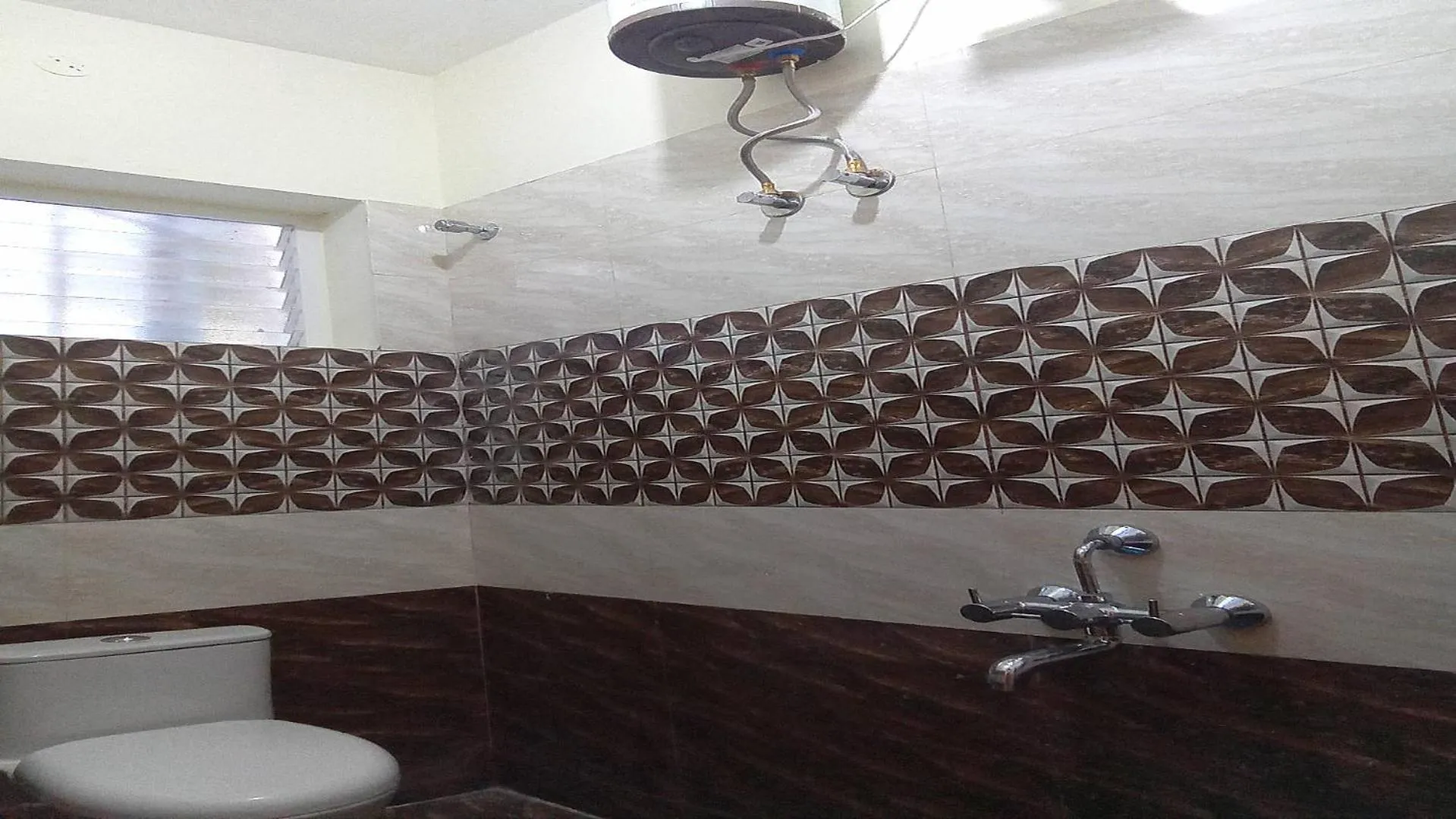 Shower in PPH Living Royal Pride