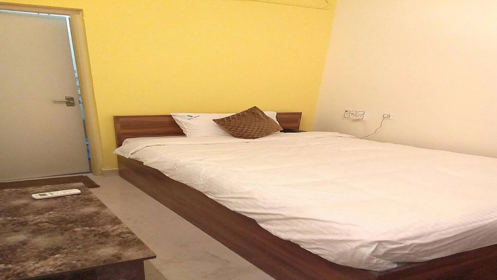 Property building, Bed in PPH Living Royal Pride