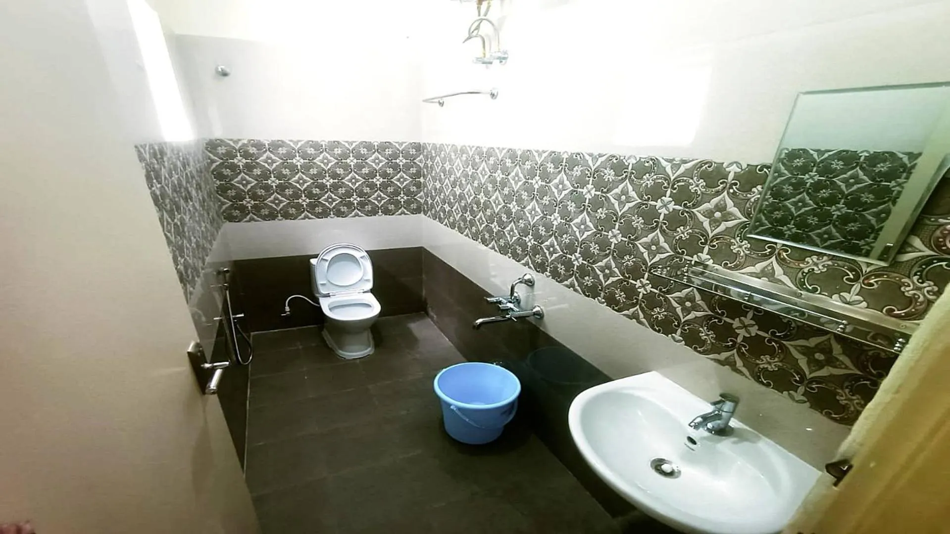 Property building in PPH Living Royal Pride