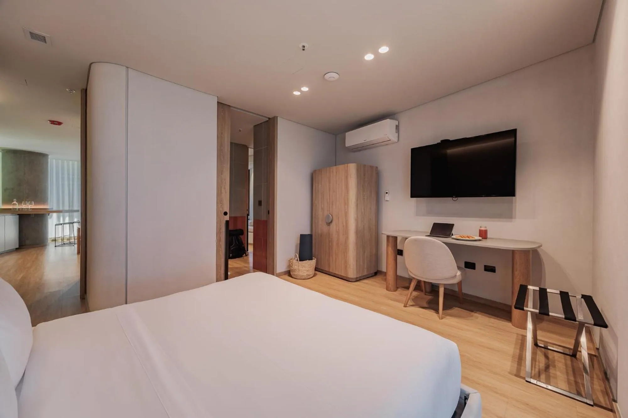 People, Bed in Seissta Medellín