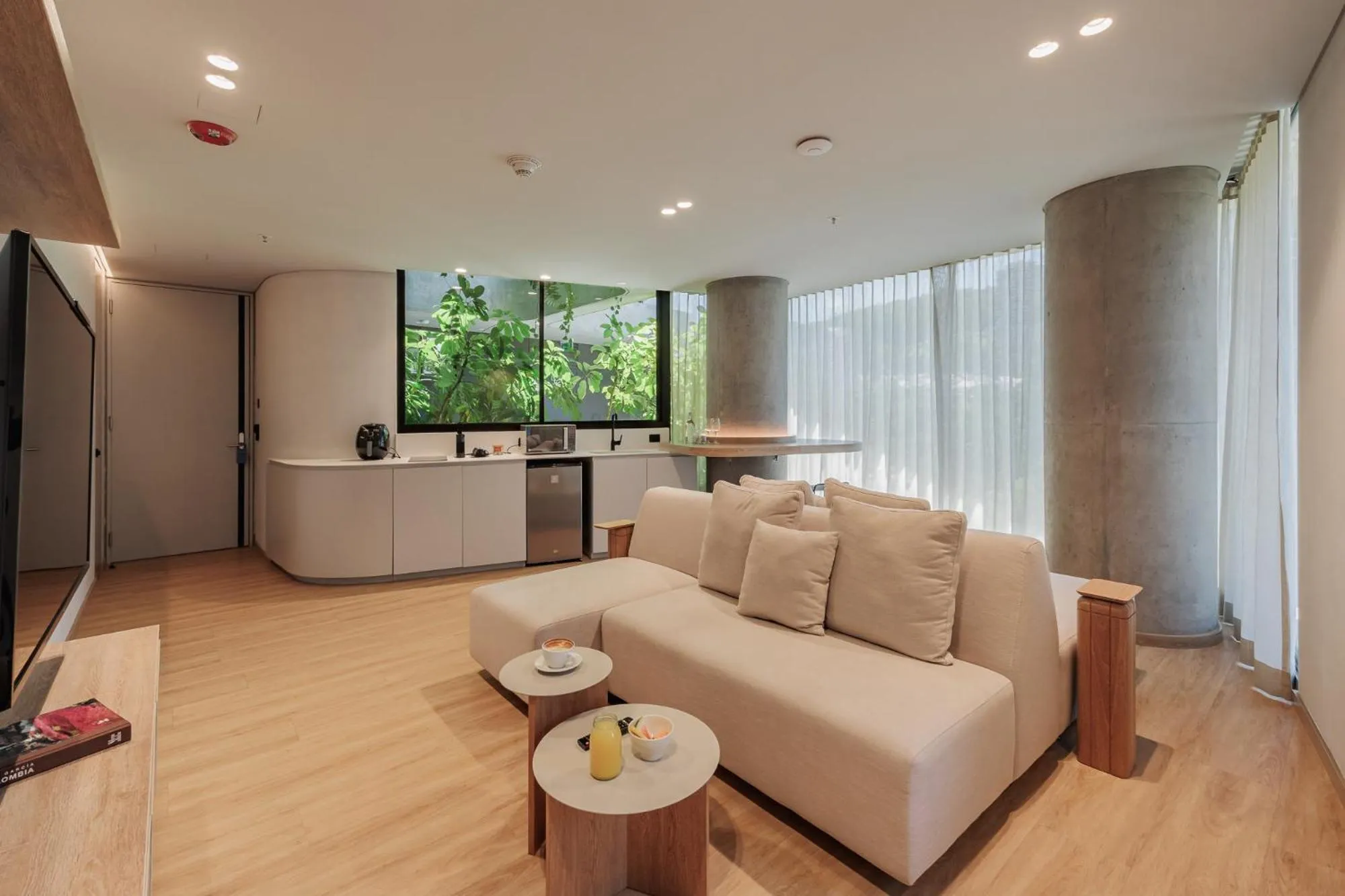 Communal lounge/ TV room in Seissta Medellín