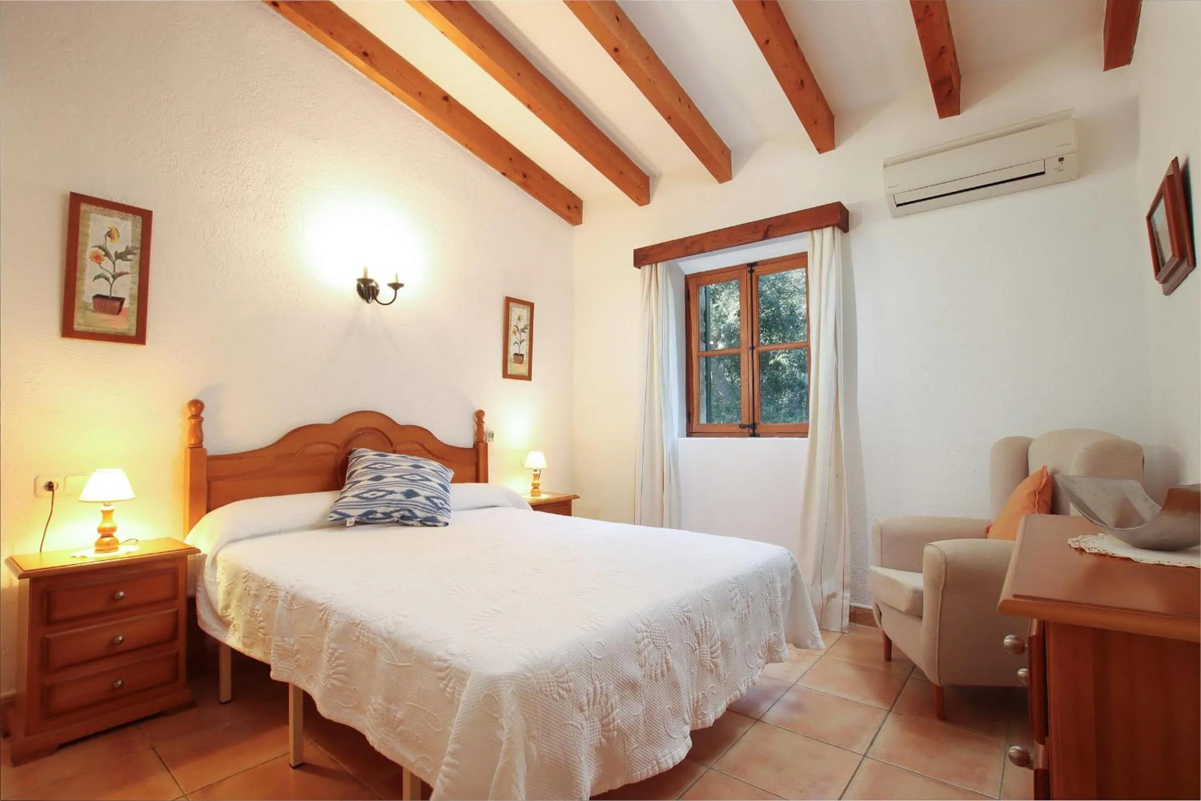 Bedroom, Bed in Villa Can Moranta - Pedro Monjo