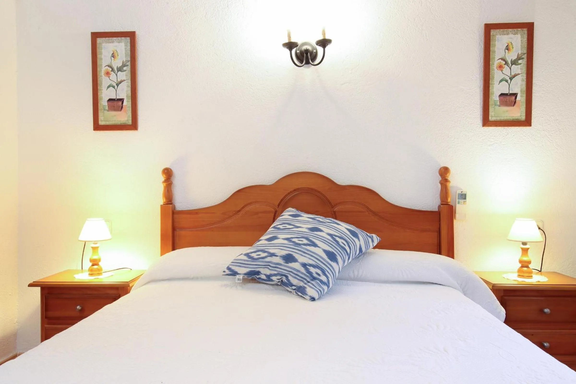 Bedroom, Bed in Villa Can Moranta - Pedro Monjo