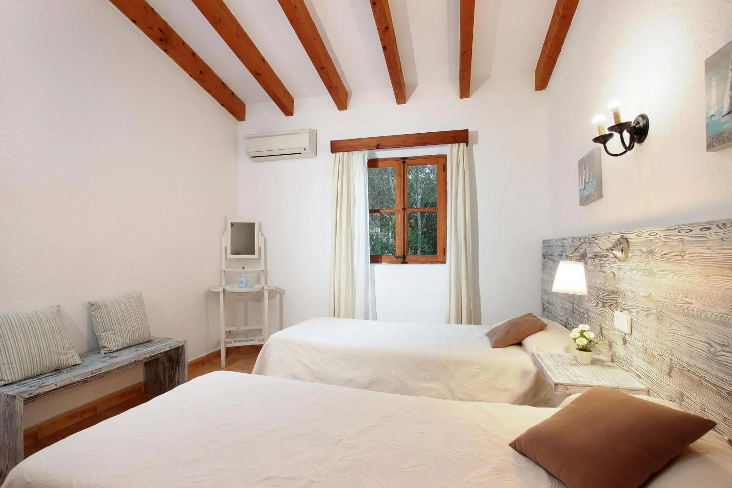 Bedroom, Bed in Villa Can Moranta - Pedro Monjo