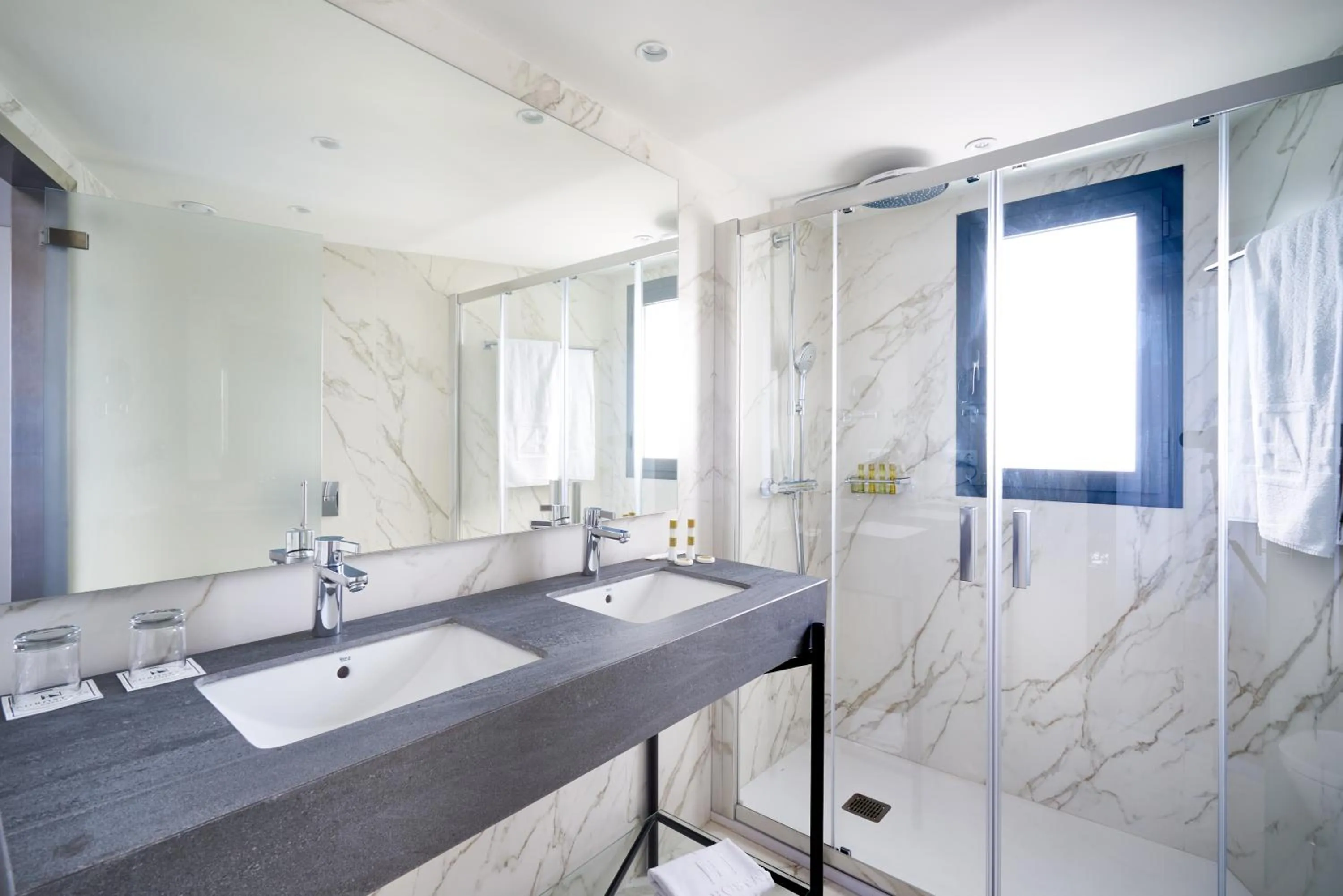 Shower in Eurostars Astoria