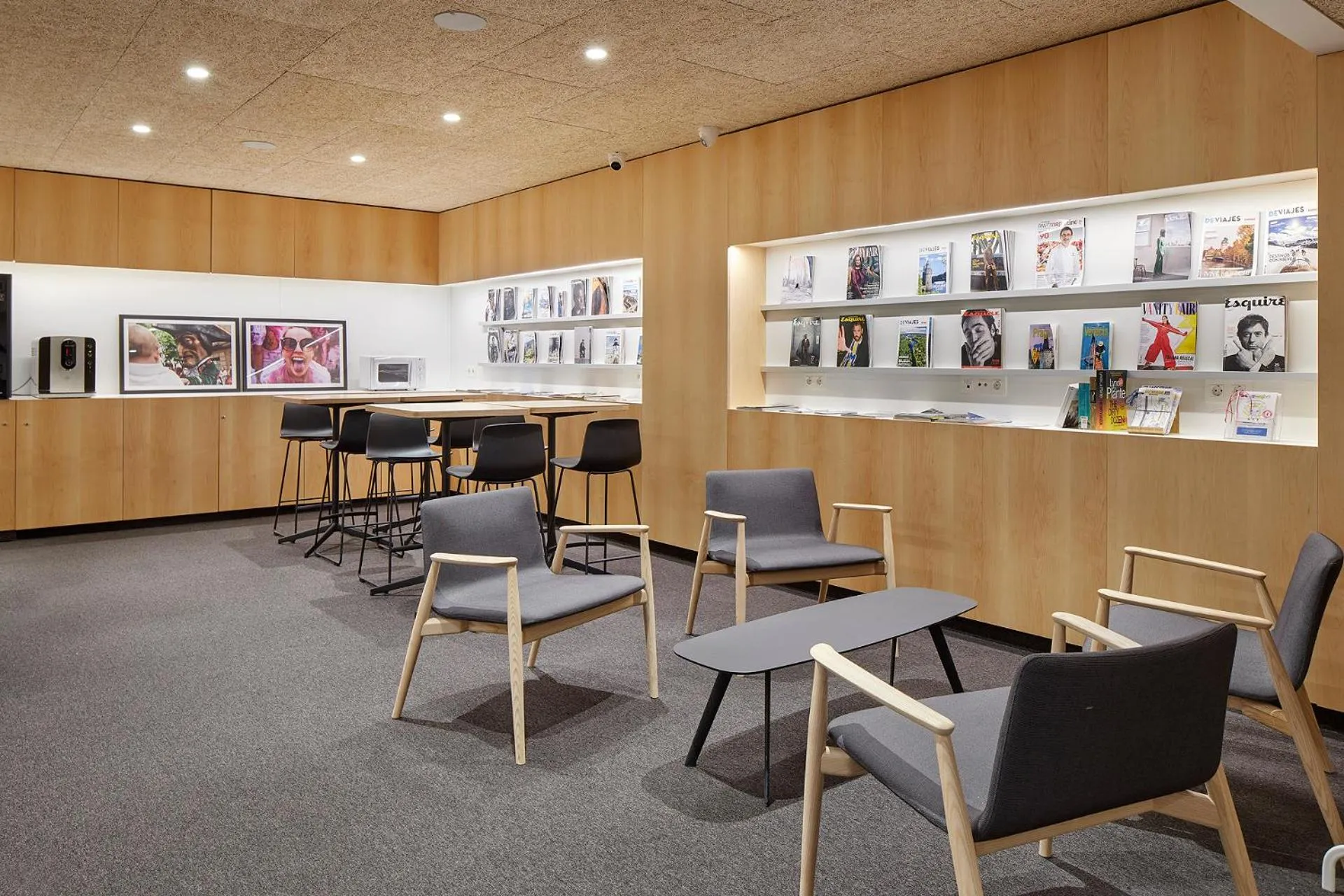 Communal lounge/ TV room in Hostal Arriazu