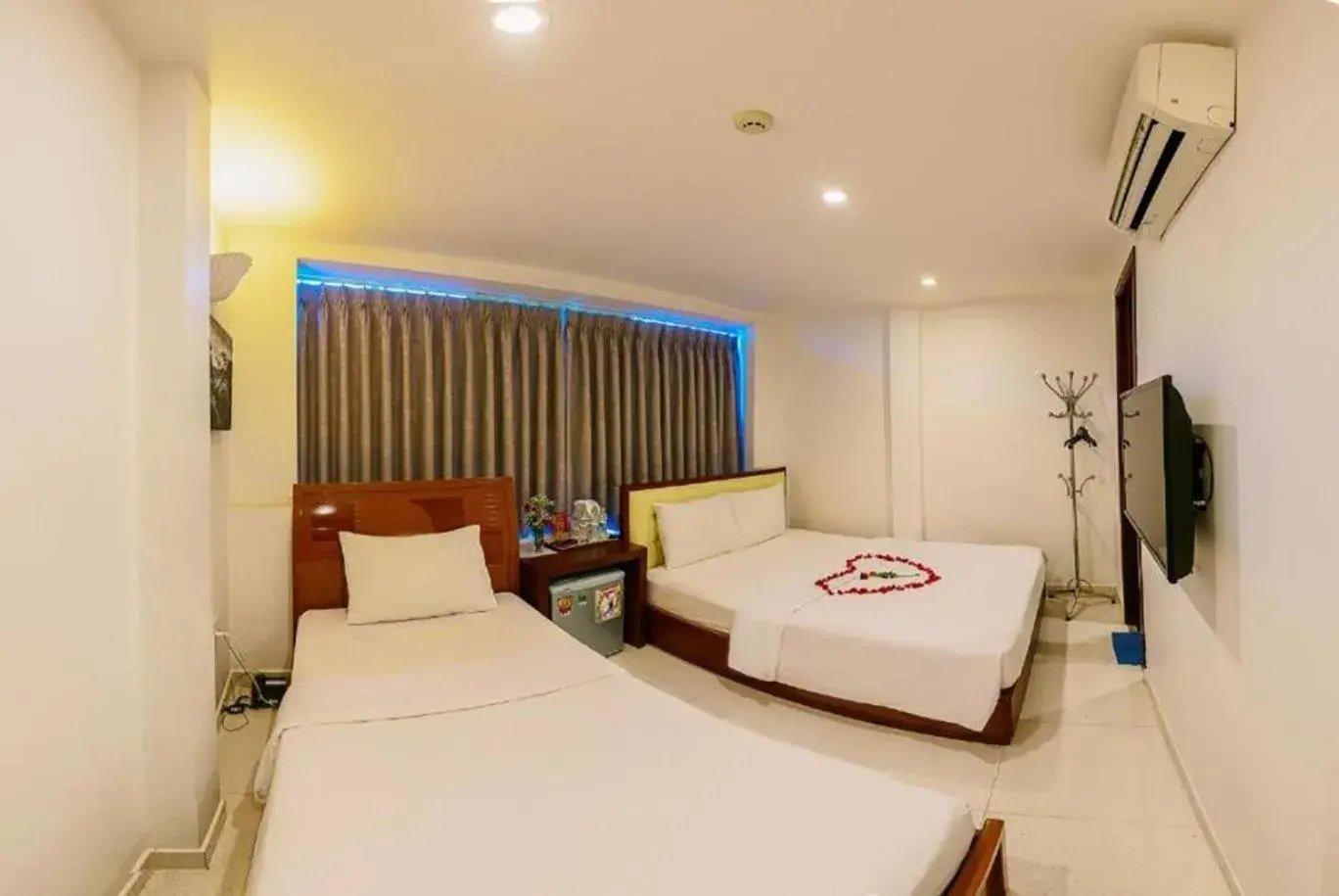 Photo of the whole room, Bed in Nu Hotel - 18 Bui Vien Walkstreet Photo of the whole room, Bed in Nu Hotel - 18 Bui Vien Walkstreet