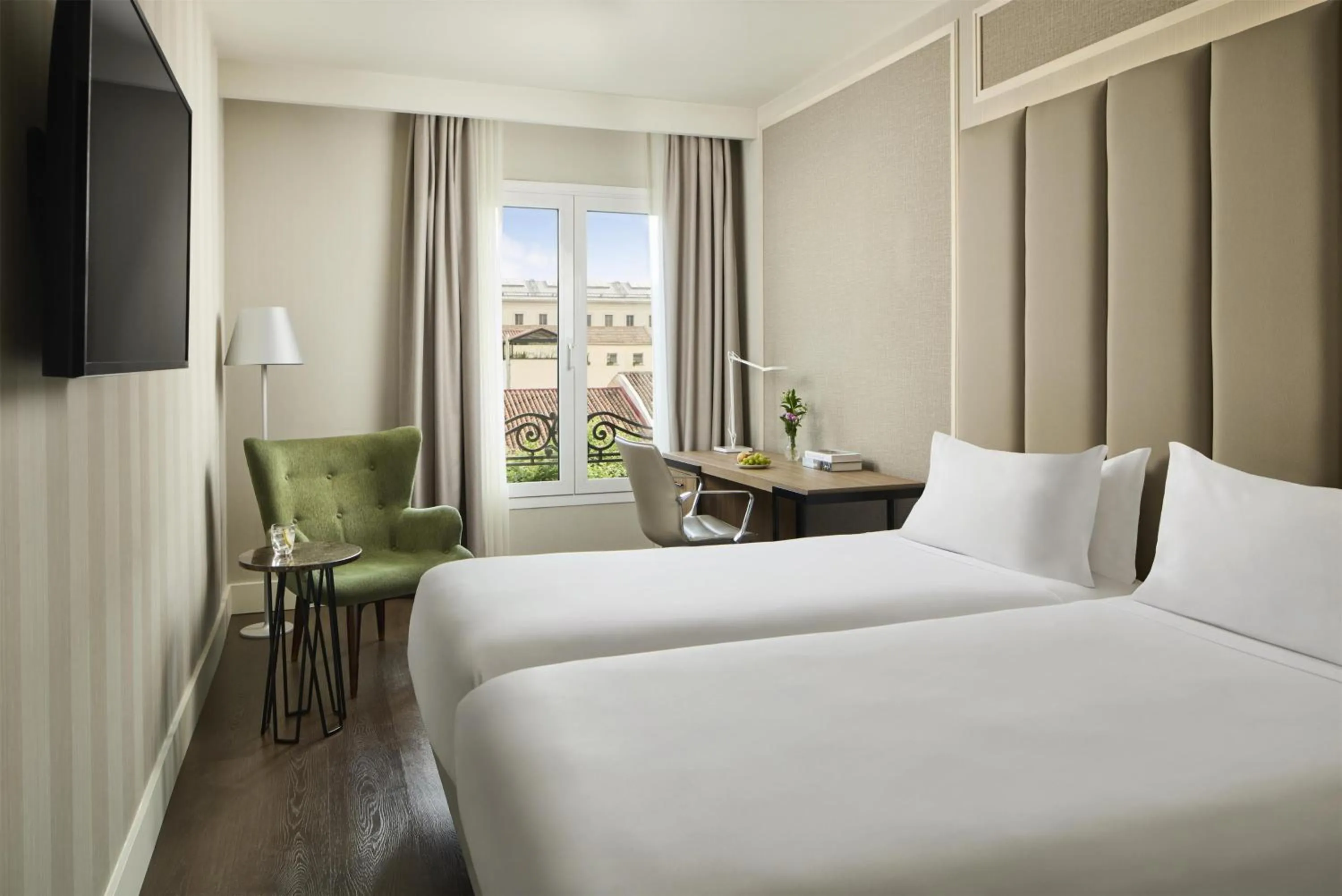 Bedroom, Bed in NH Madrid Nacional